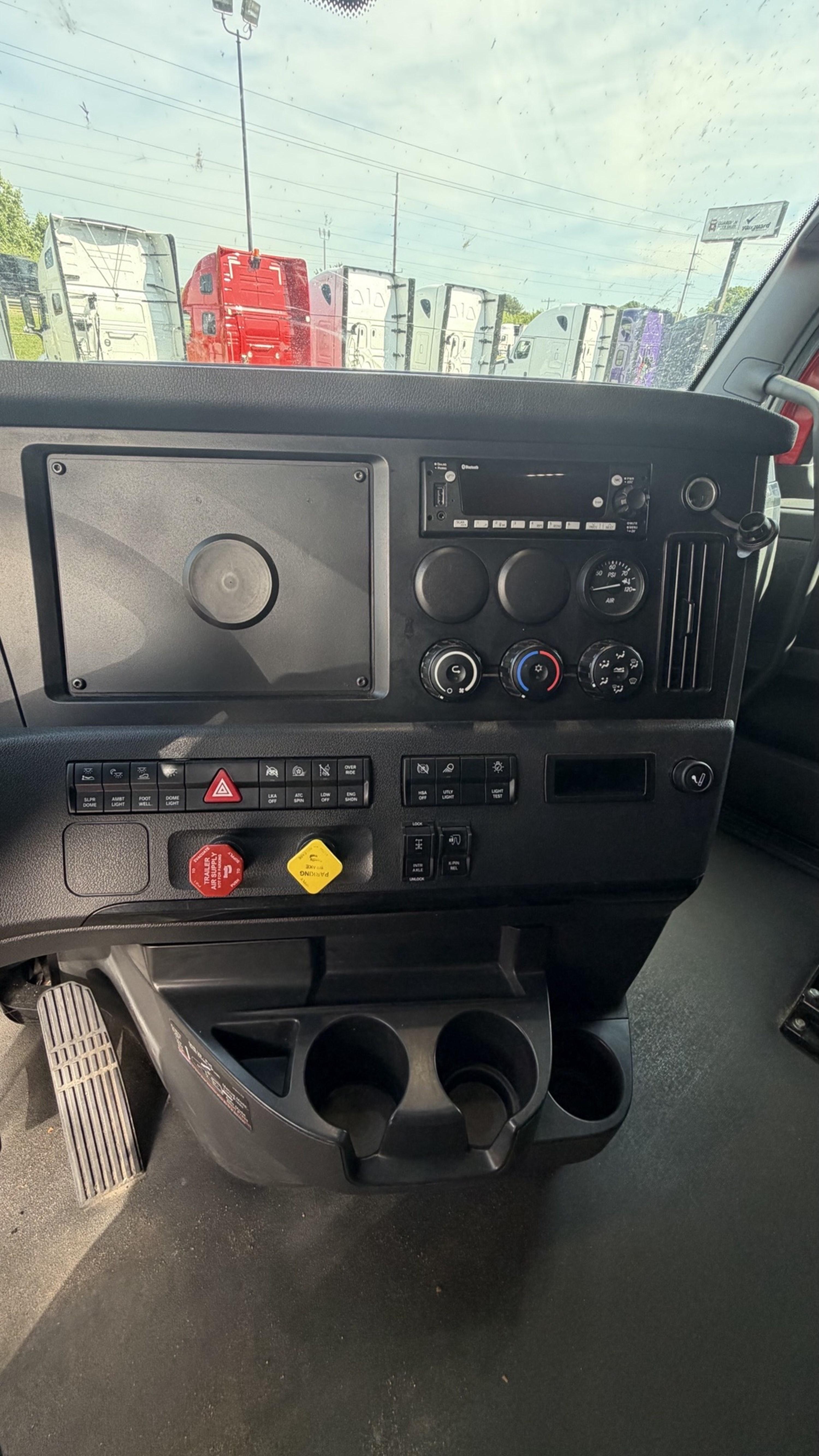 2023 Freightliner Cascadia in GUARDIAN ATLANTA — photo 8