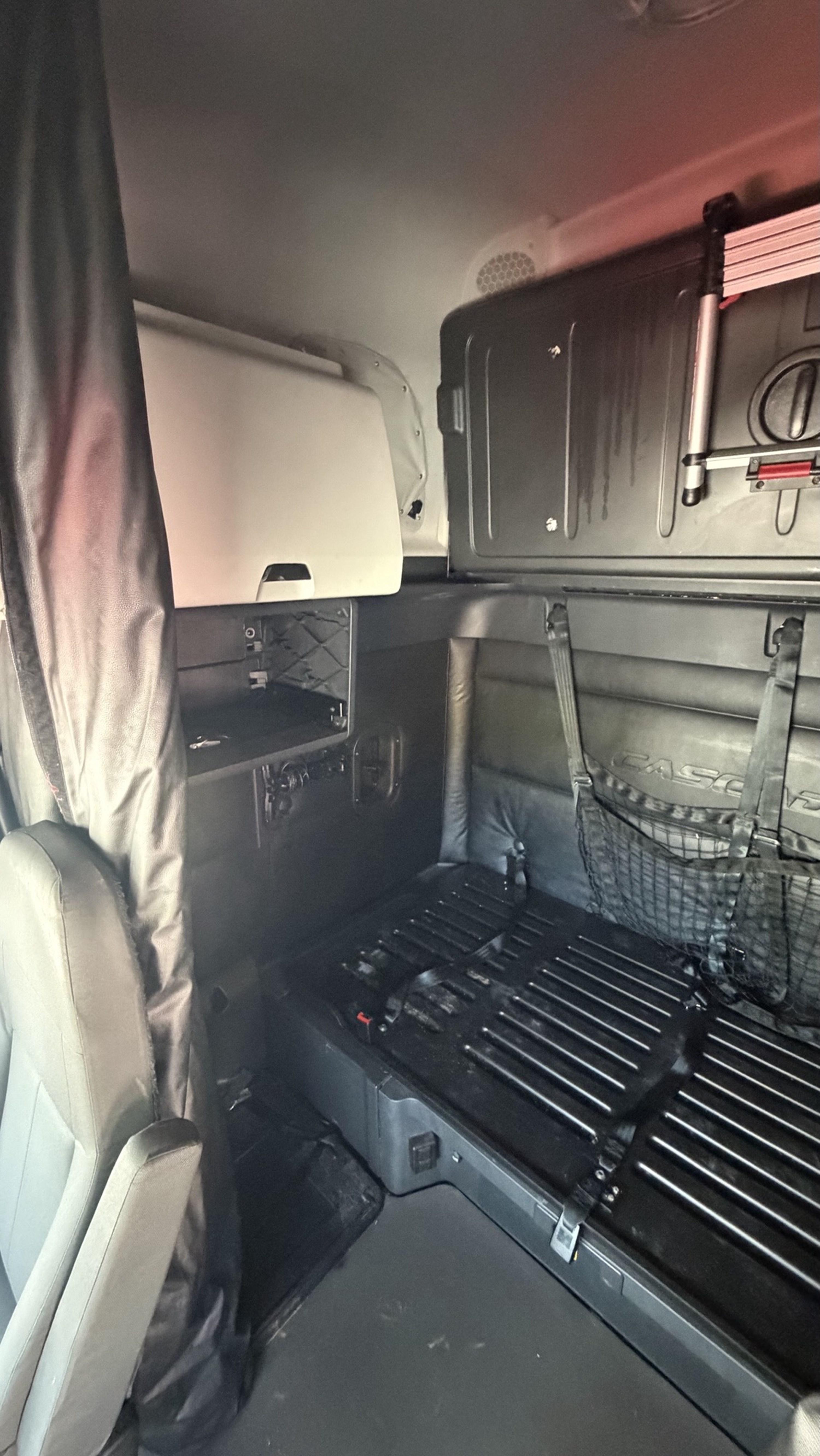 2023 Freightliner Cascadia in GUARDIAN ATLANTA — photo 9