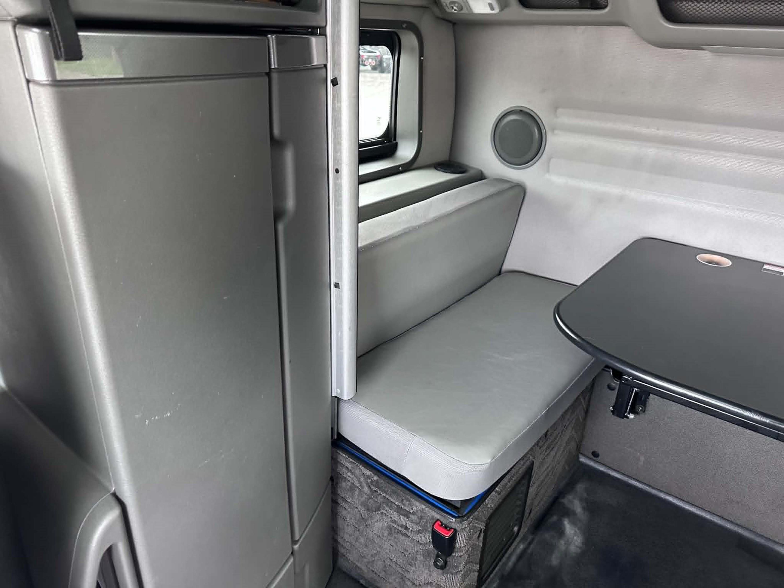 2020 Volvo VNL 860 in FRANKLIN, KY — photo 2