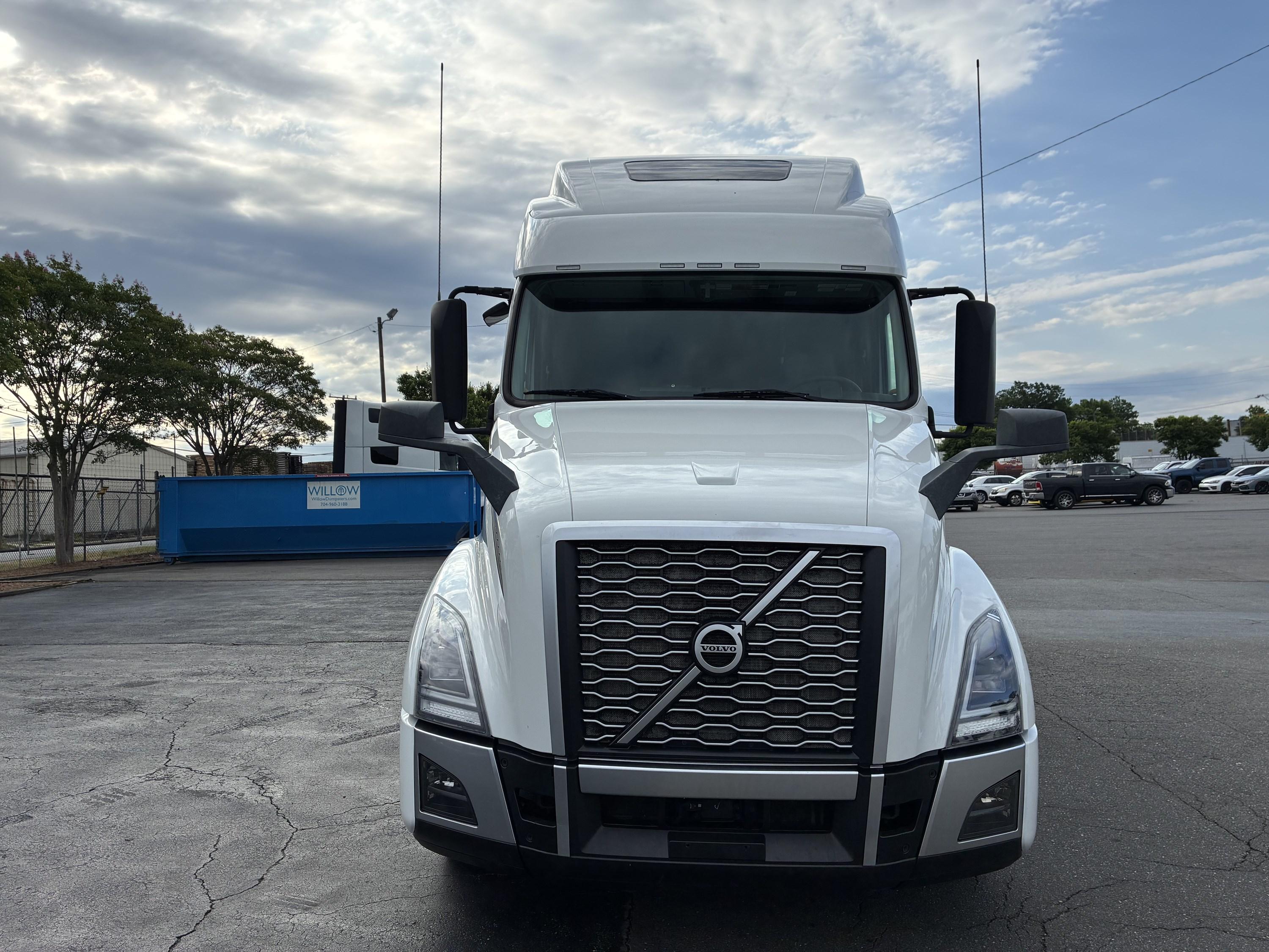 2025 Volvo VNL 860 in CHARLOTTE, NC