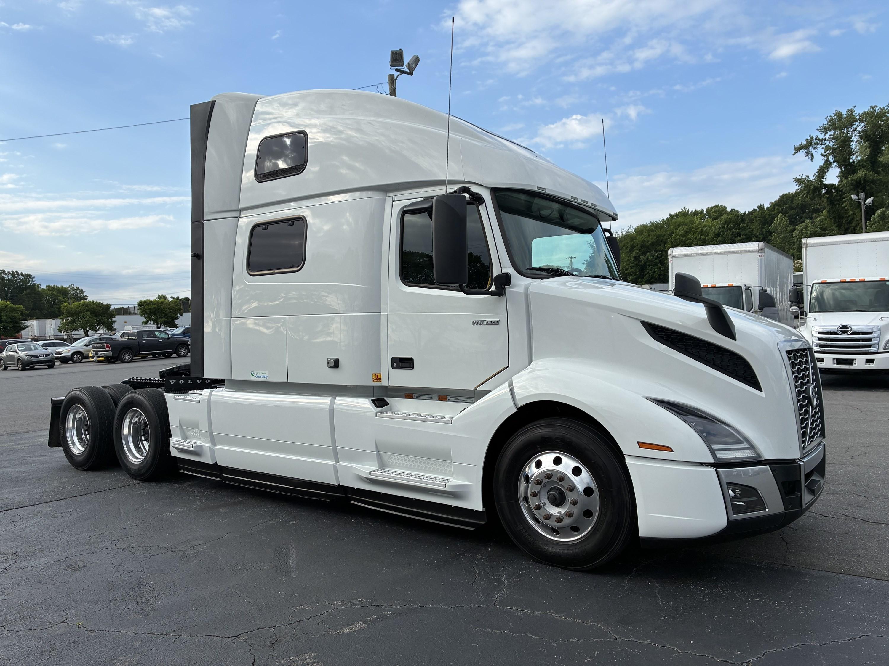 2025 Volvo VNL 860 in CHARLOTTE, NC — photo 6