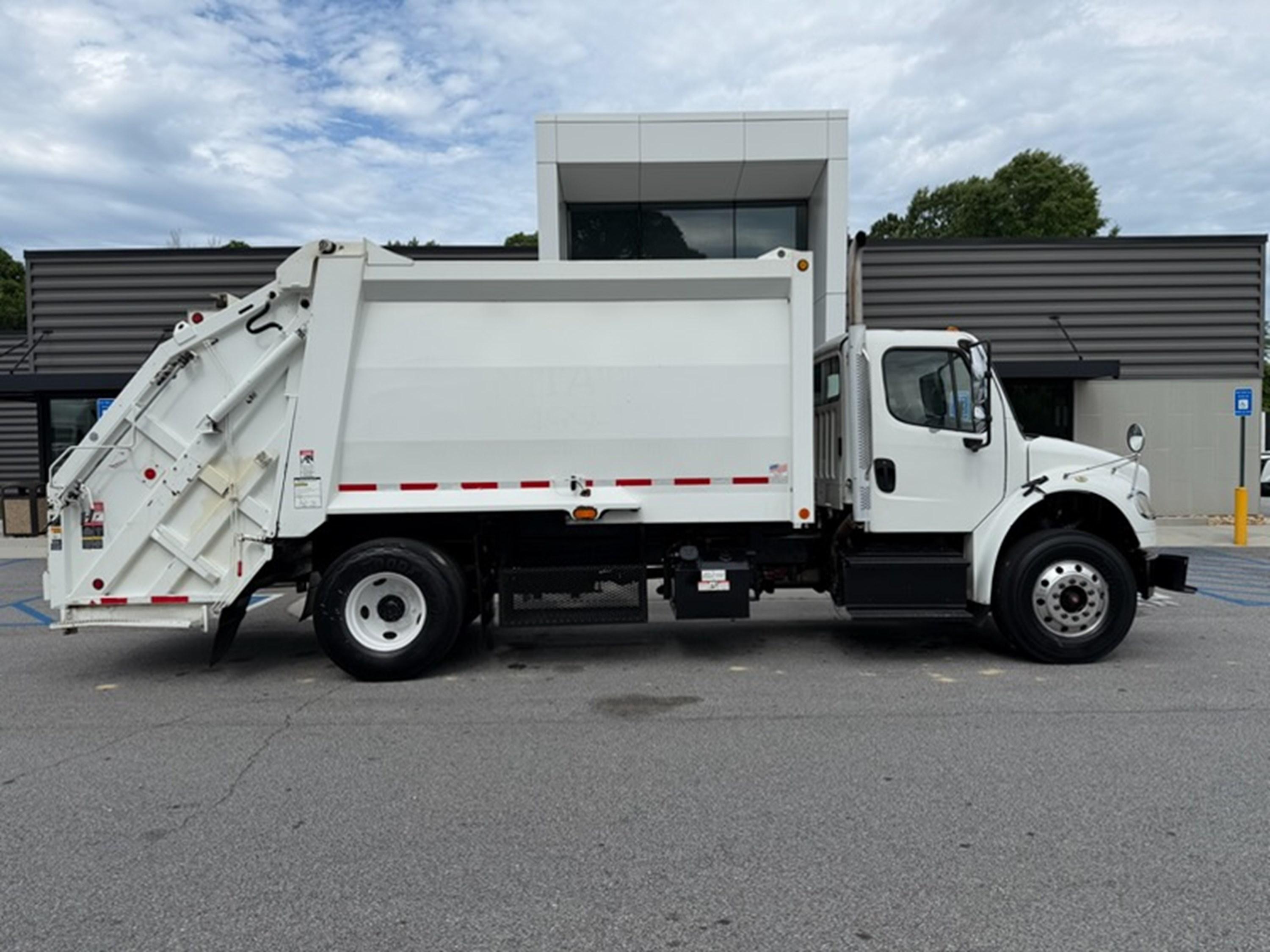 2016 Freightliner M2 106 in SAVANNAH, GA — photo 2