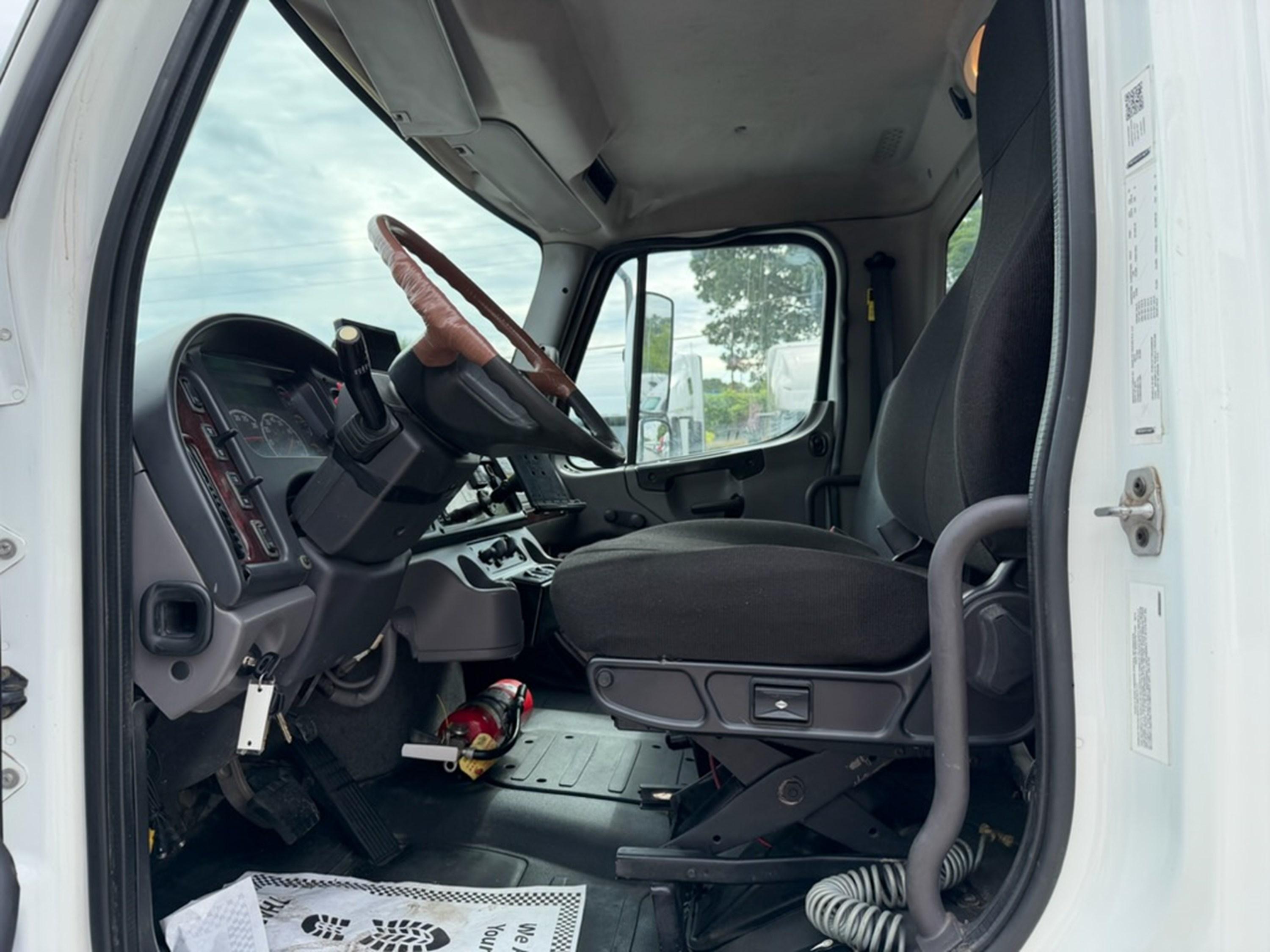 2016 Freightliner M2 106 in SAVANNAH, GA — photo 8