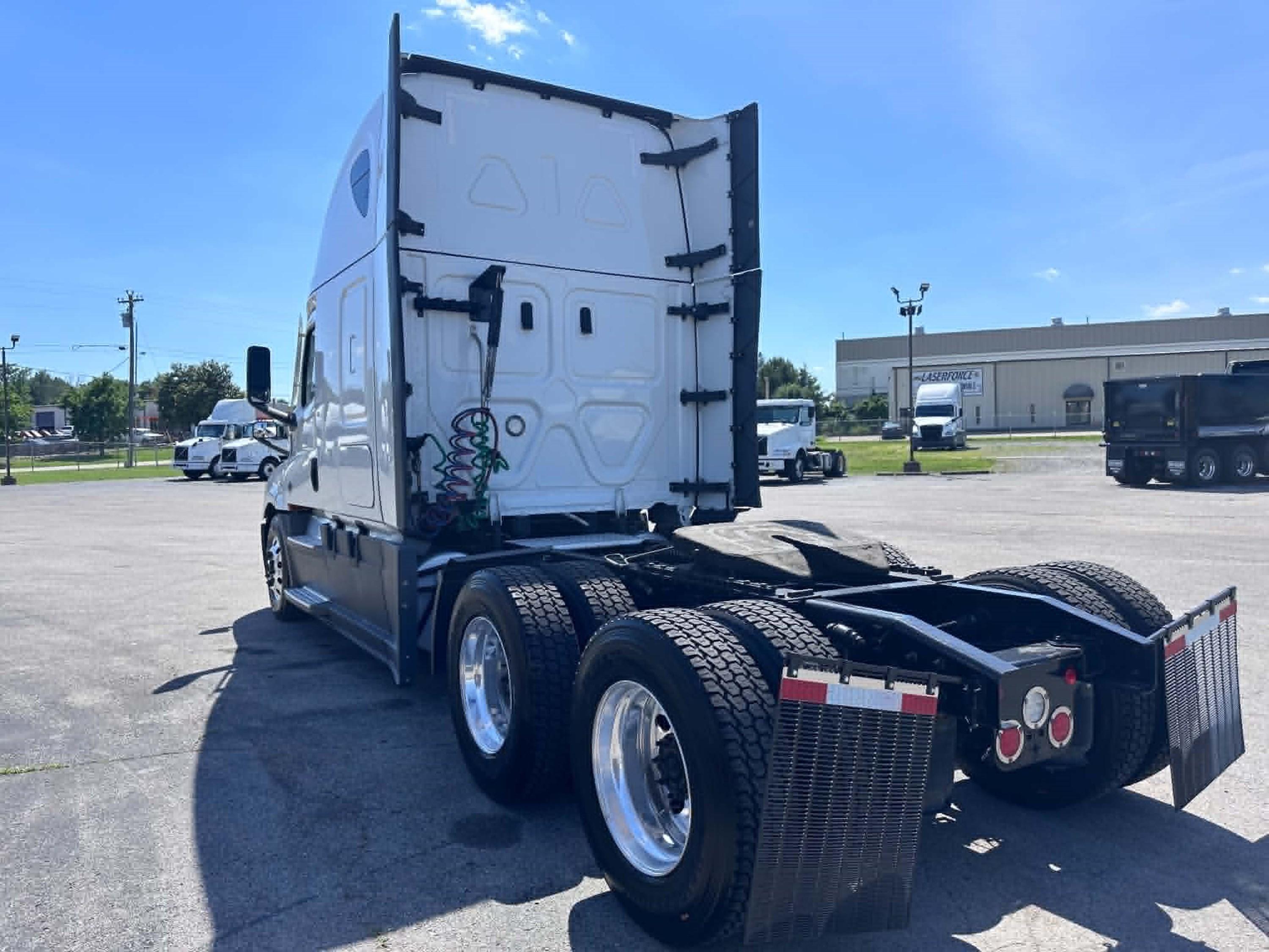 2024 Freightliner Cascadia in FRANKLIN, KY — photo 4