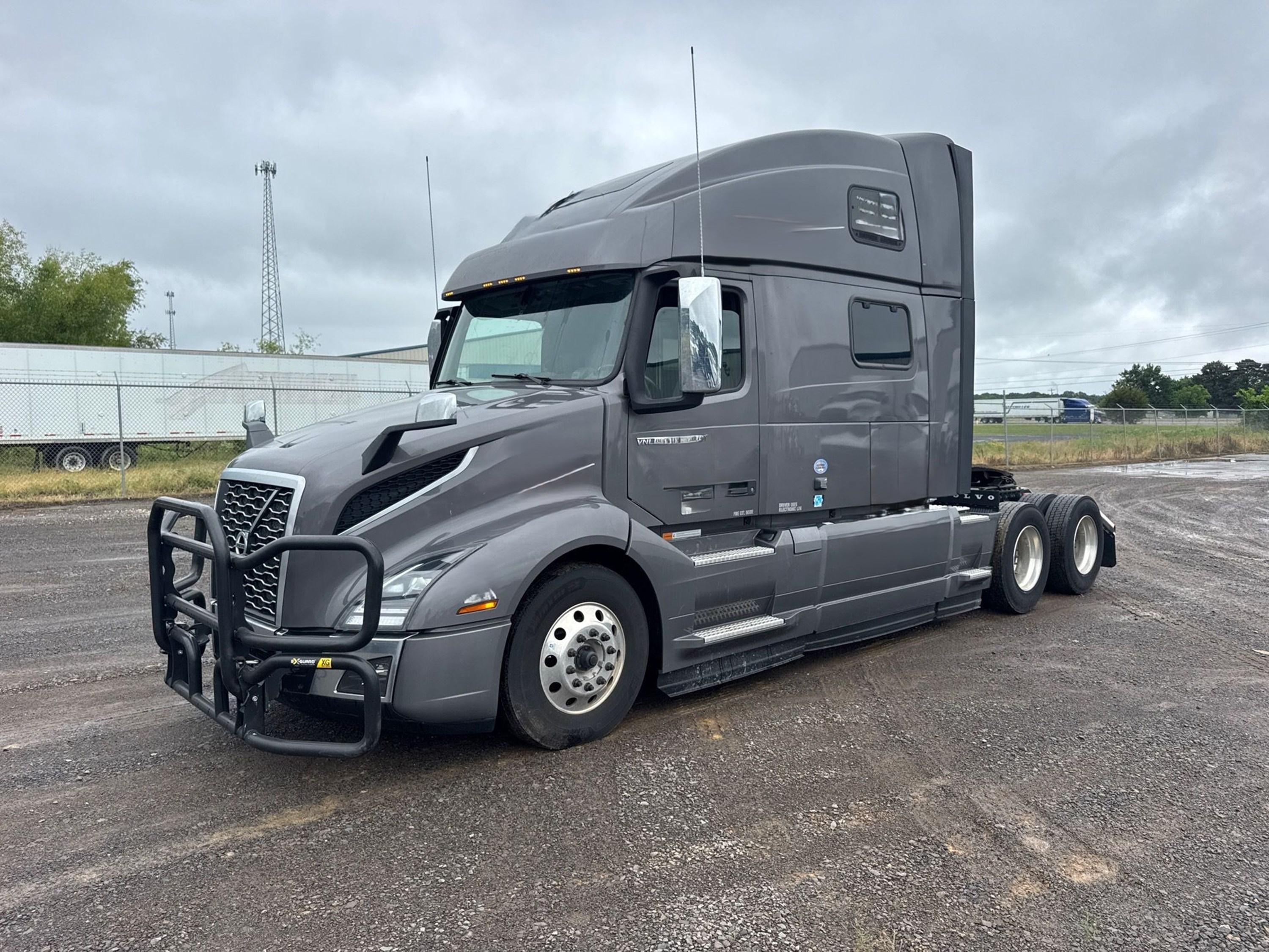 2025 Volvo VNL 860 in CHARLOTTE, NC