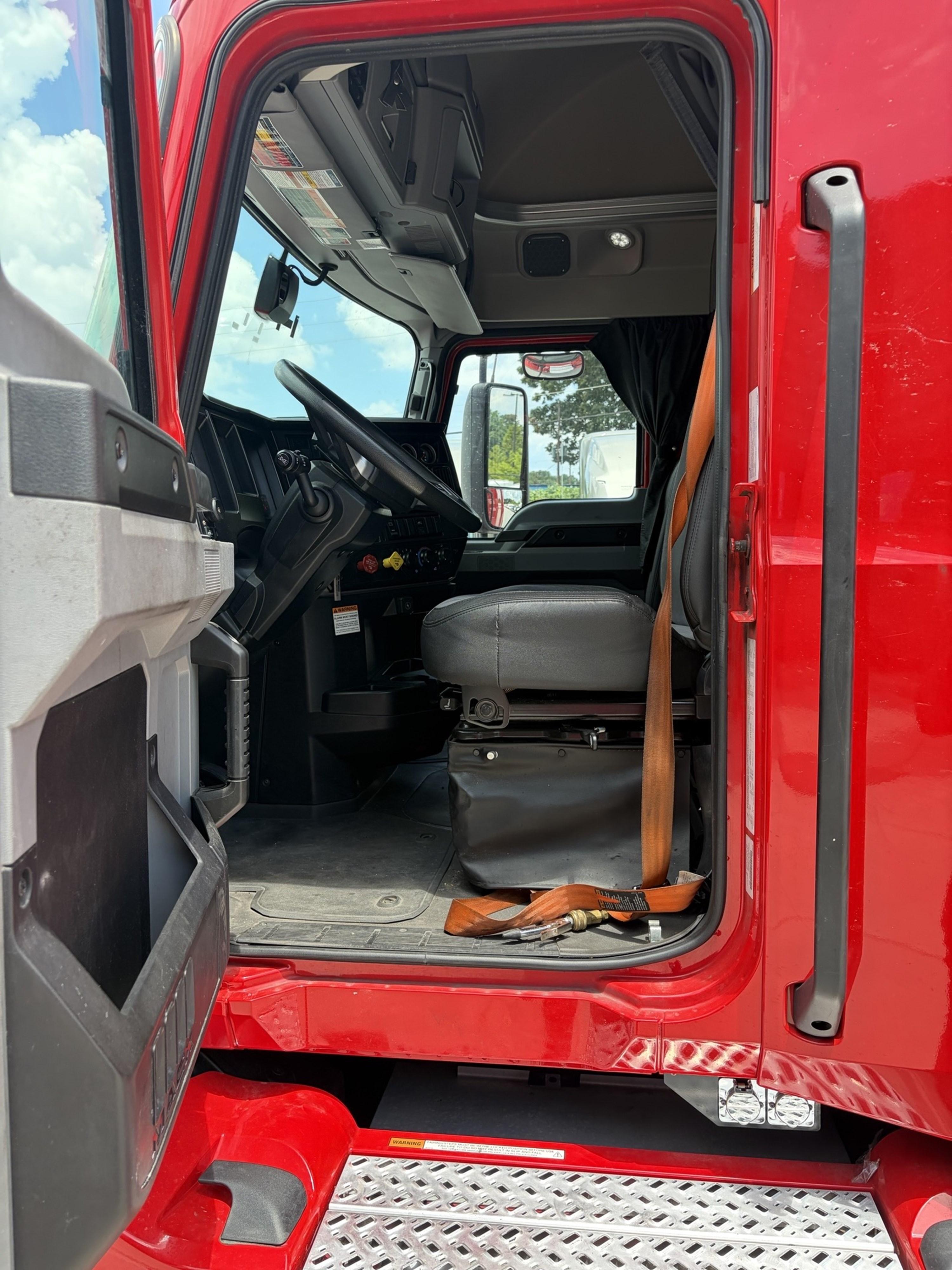 2024 Mack Anthem in LA VERGNE — photo 8