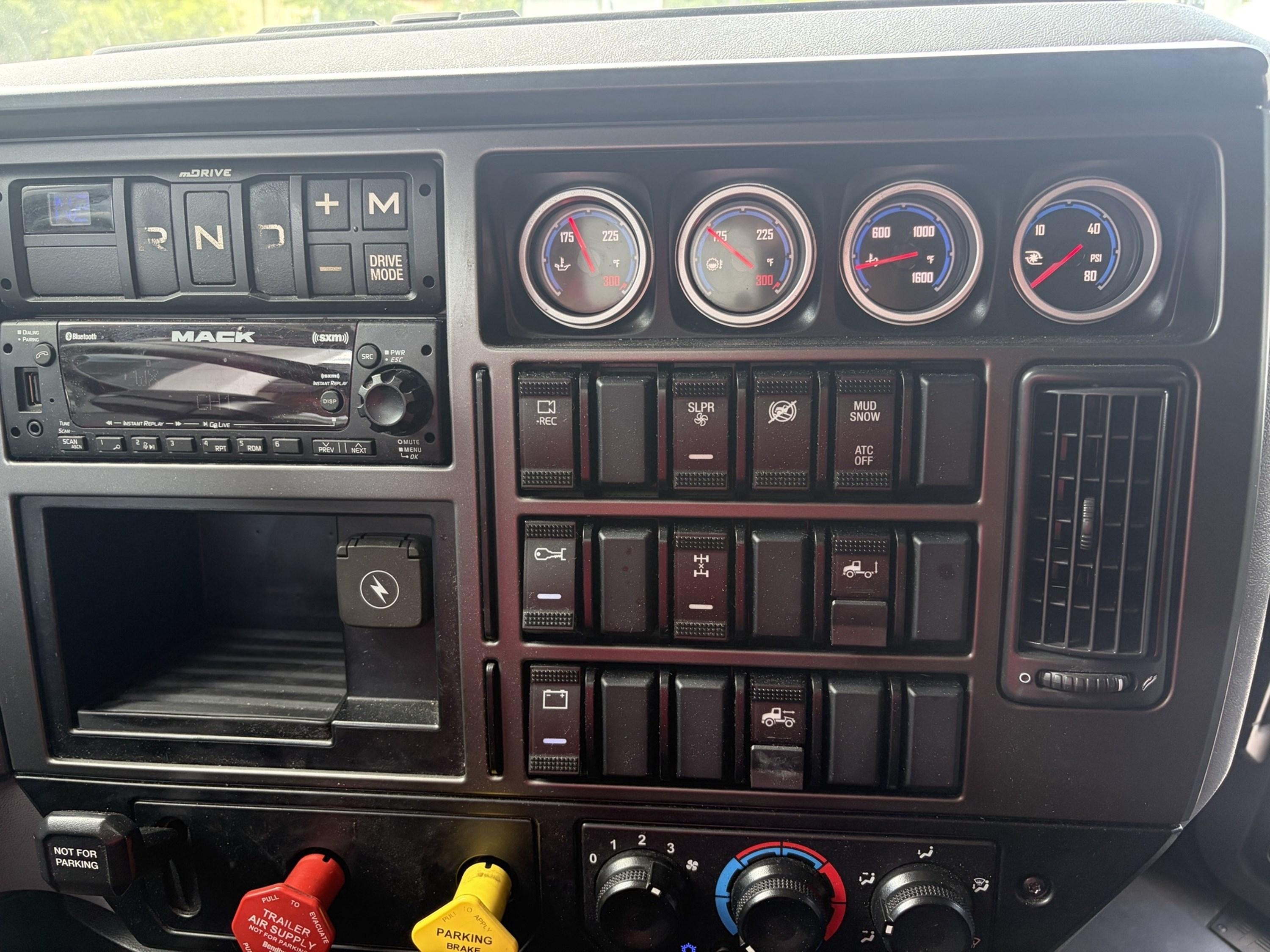 2024 Mack Anthem in LA VERGNE — photo 12