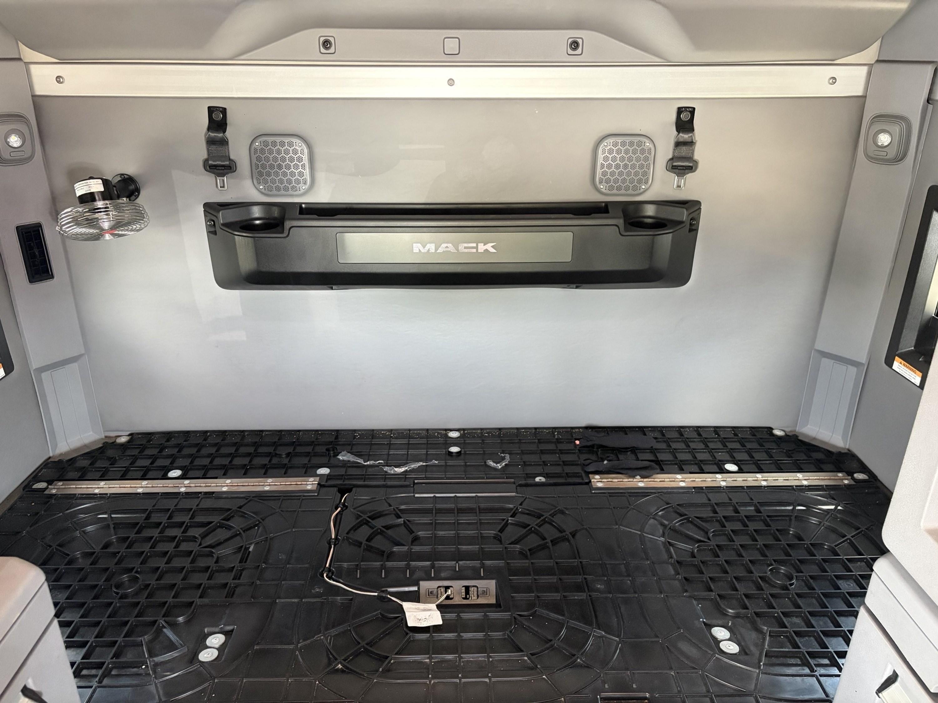 2024 Mack Anthem in LA VERGNE — photo 13