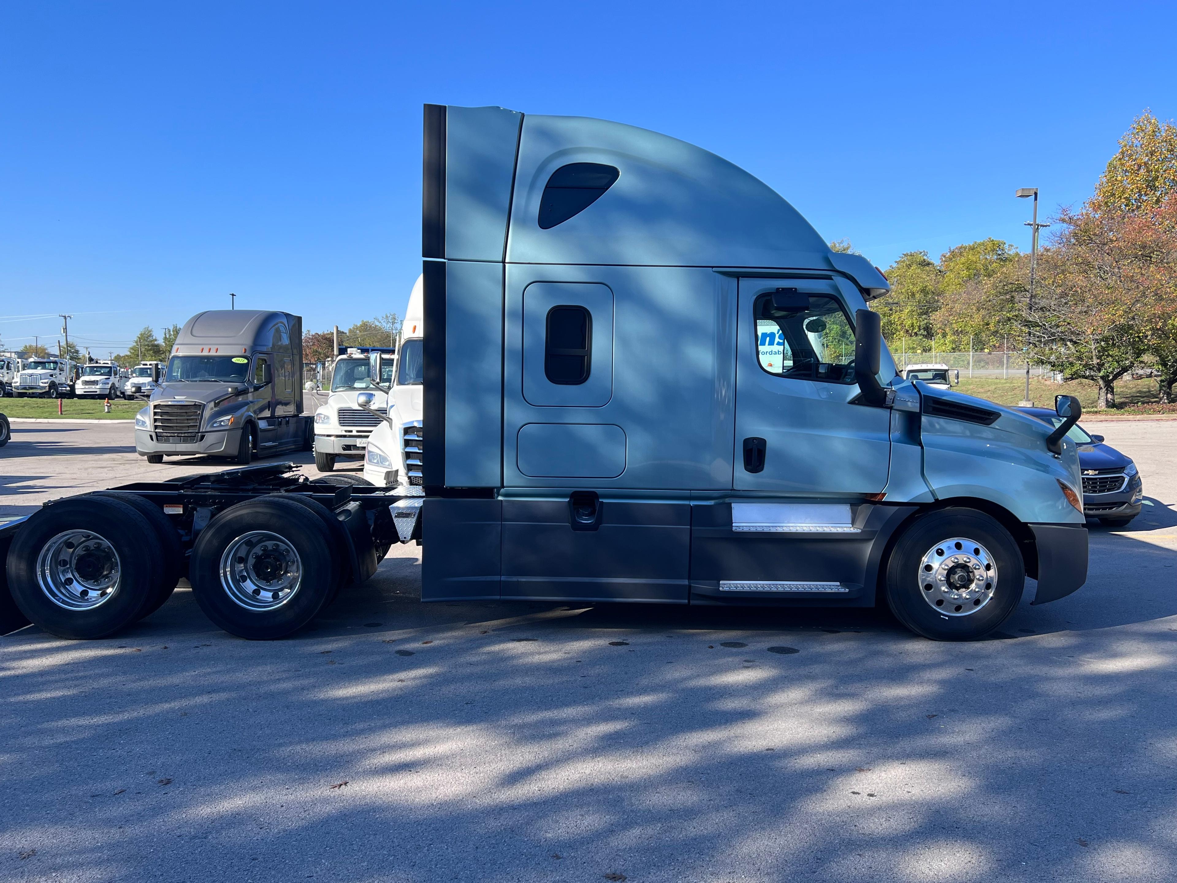 2021 Freightliner Cascadia in Nashville Isuzu, TN — photo 7