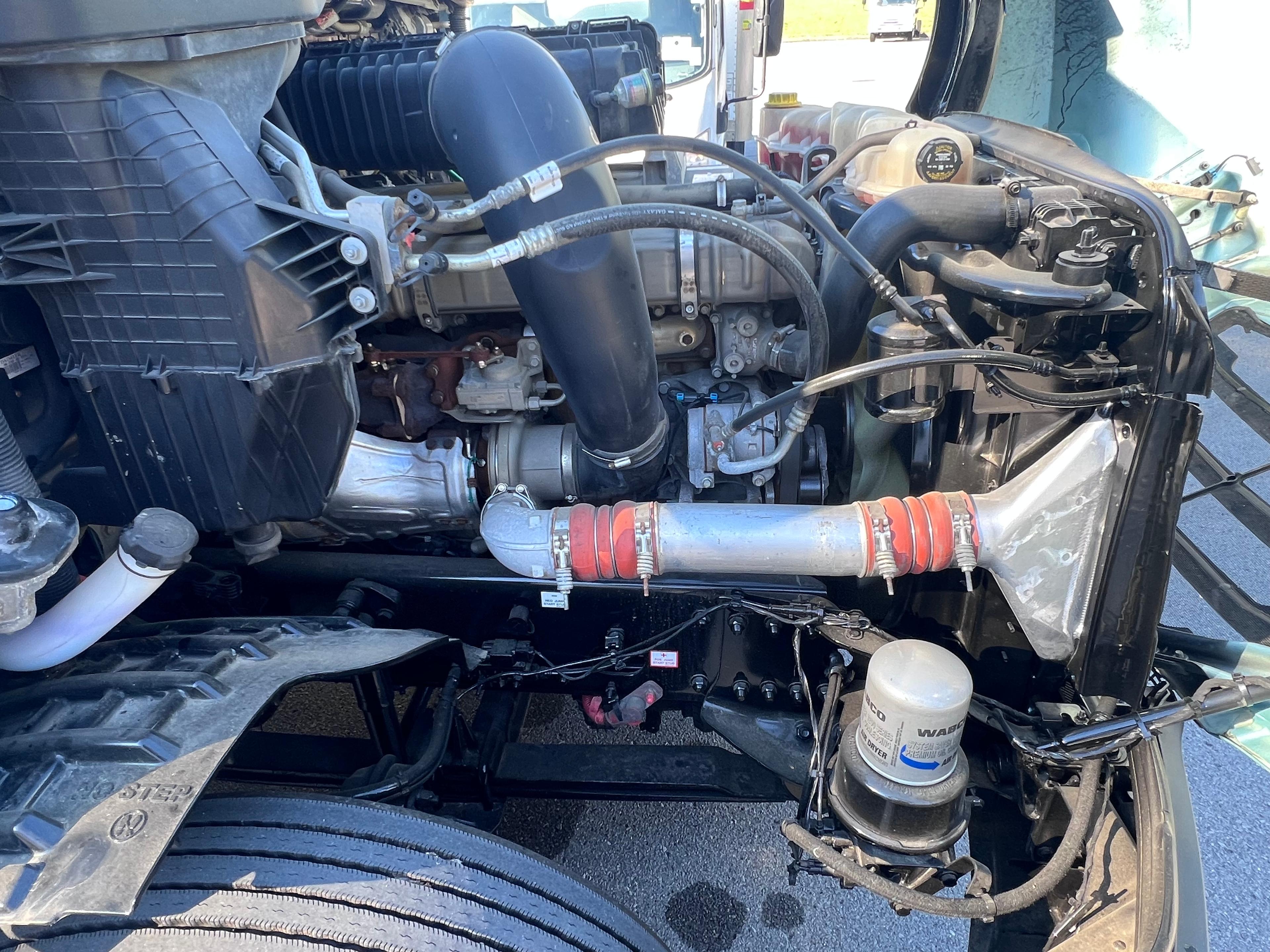 2021 Freightliner Cascadia in Nashville Isuzu, TN — photo 10