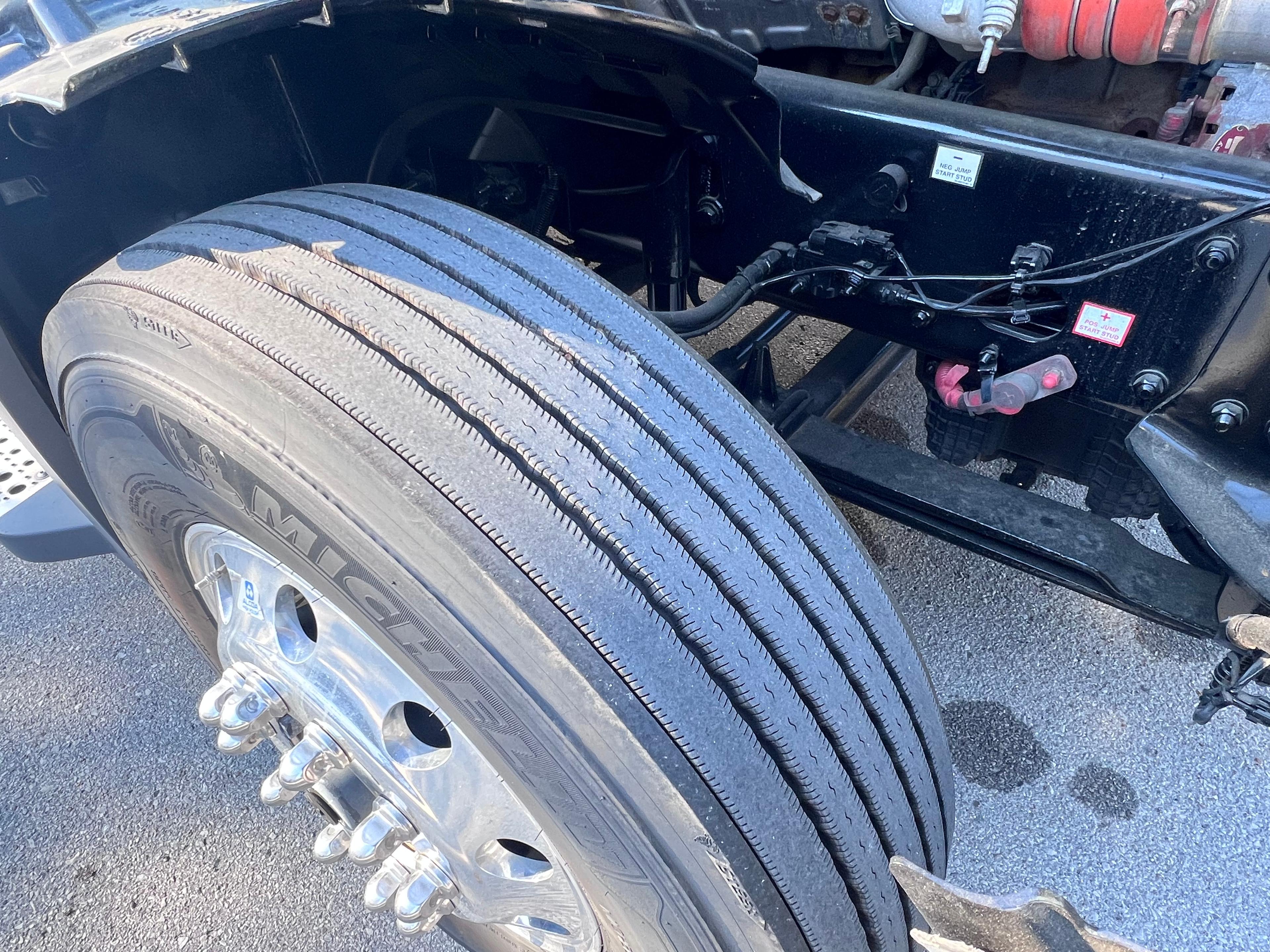 2021 Freightliner Cascadia in Nashville Isuzu, TN — photo 11