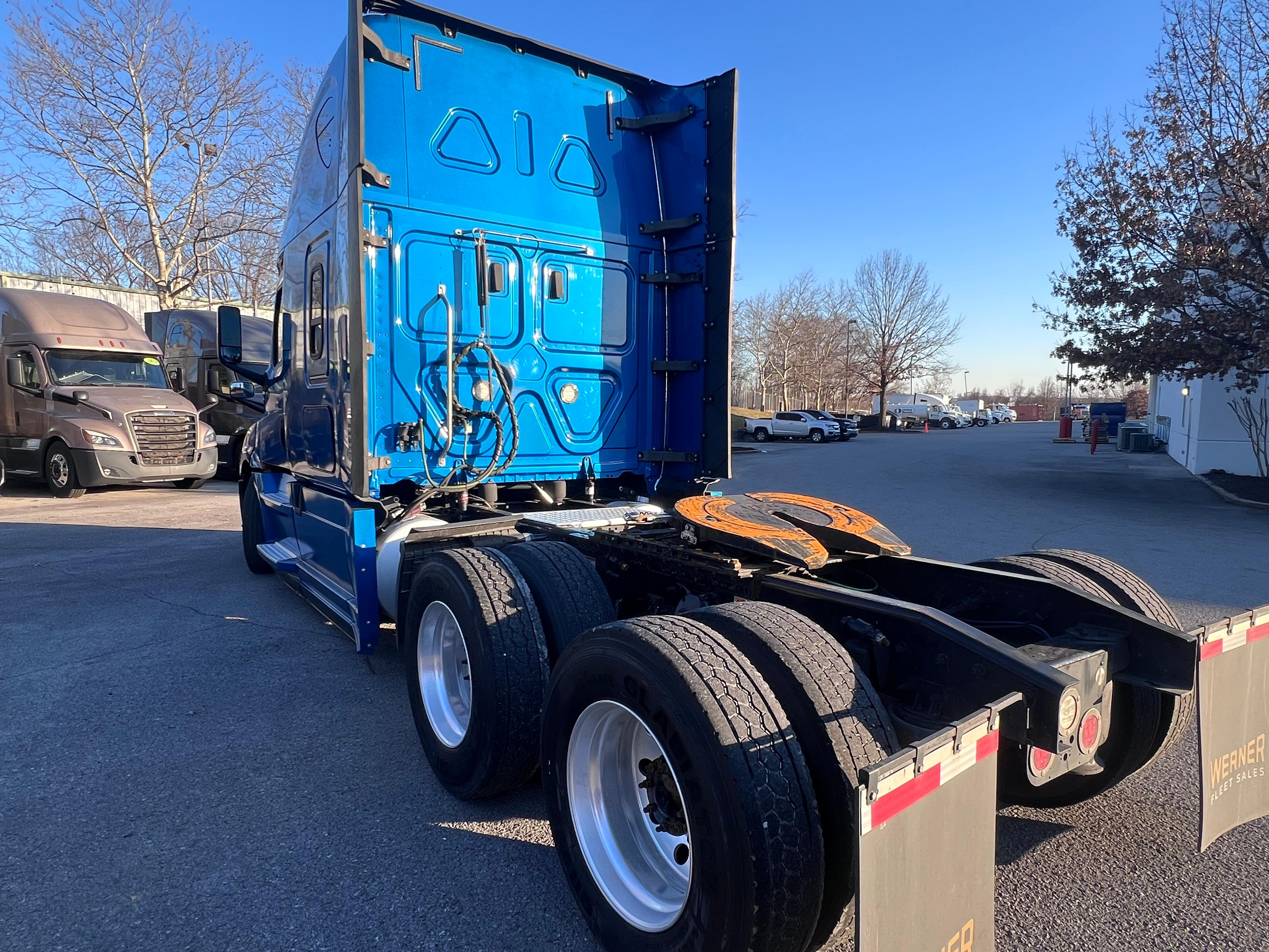 2020 Freightliner Cascadia in Nashville Isuzu, TN — photo 3