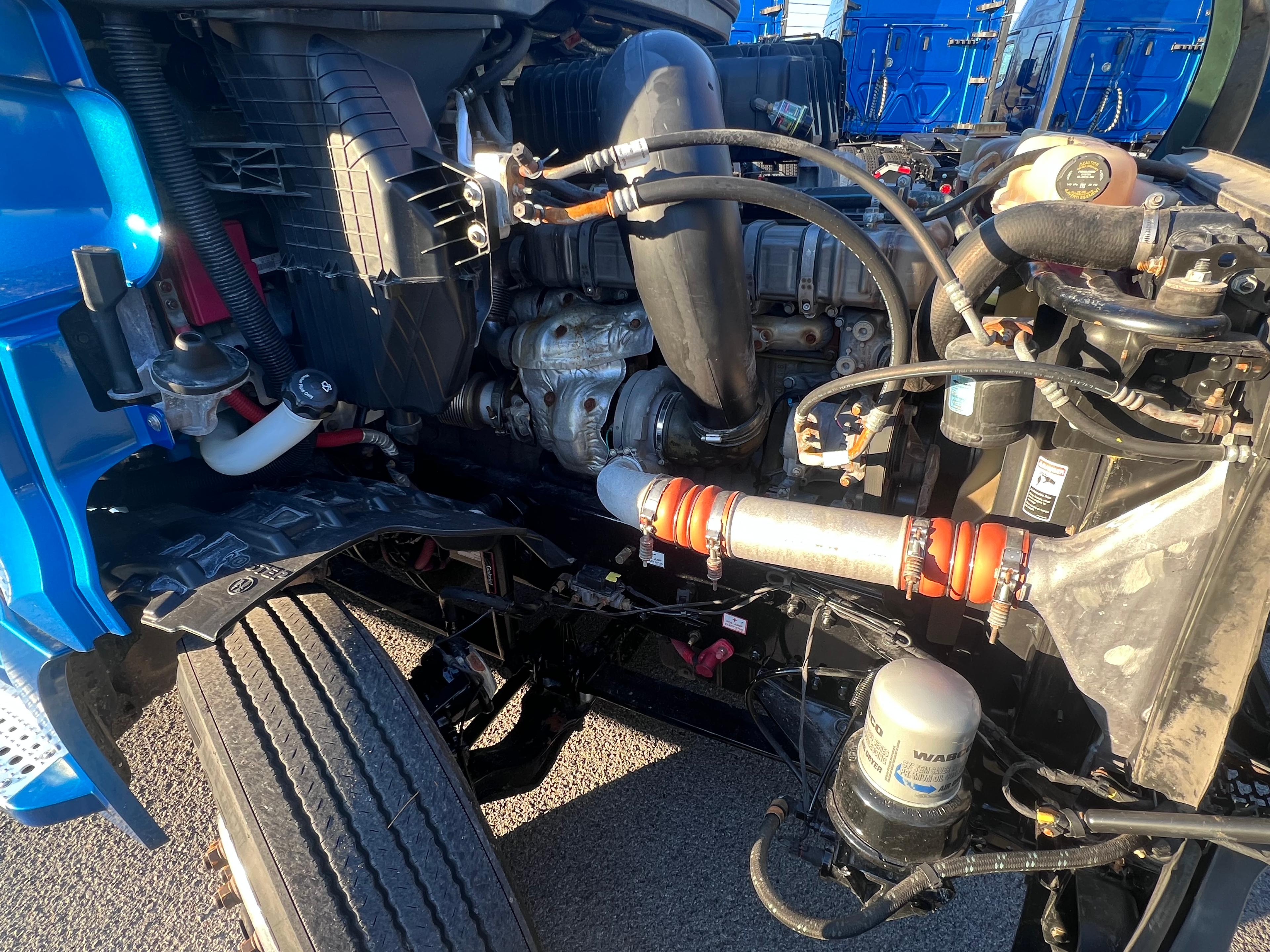 2020 Freightliner Cascadia in Nashville Isuzu, TN — photo 8