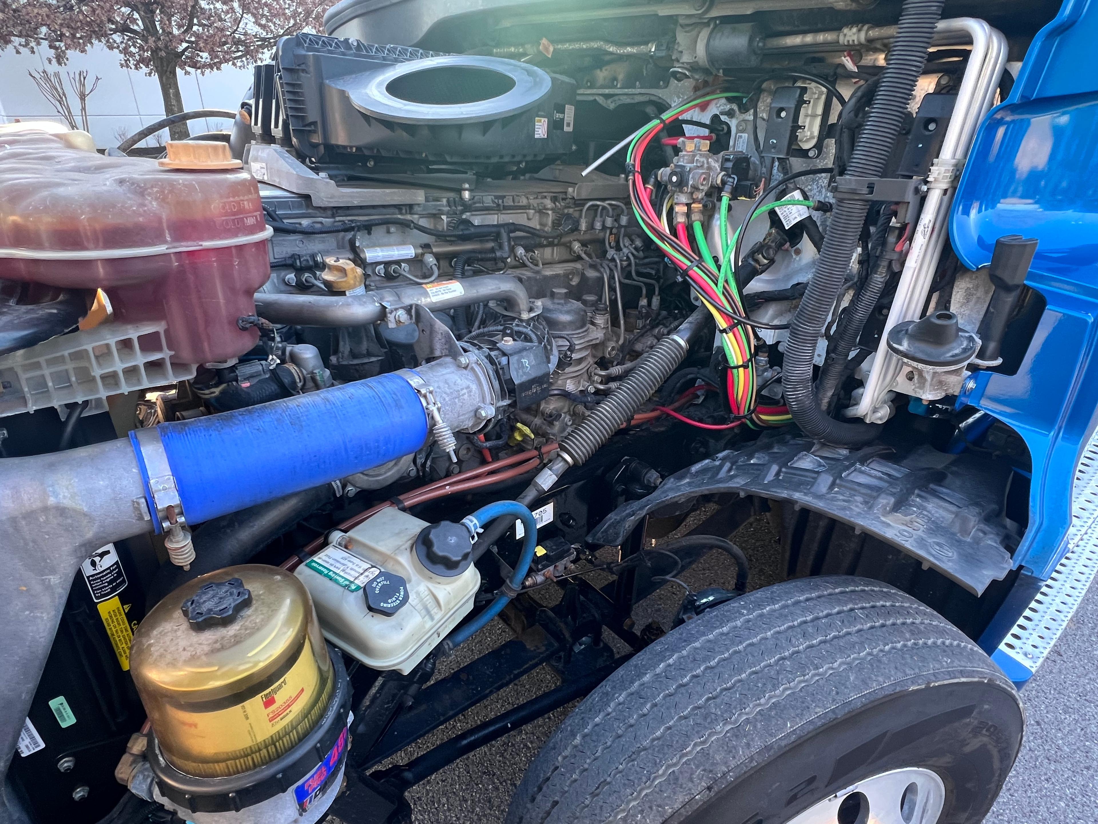 2020 Freightliner Cascadia in Nashville Isuzu, TN — photo 9