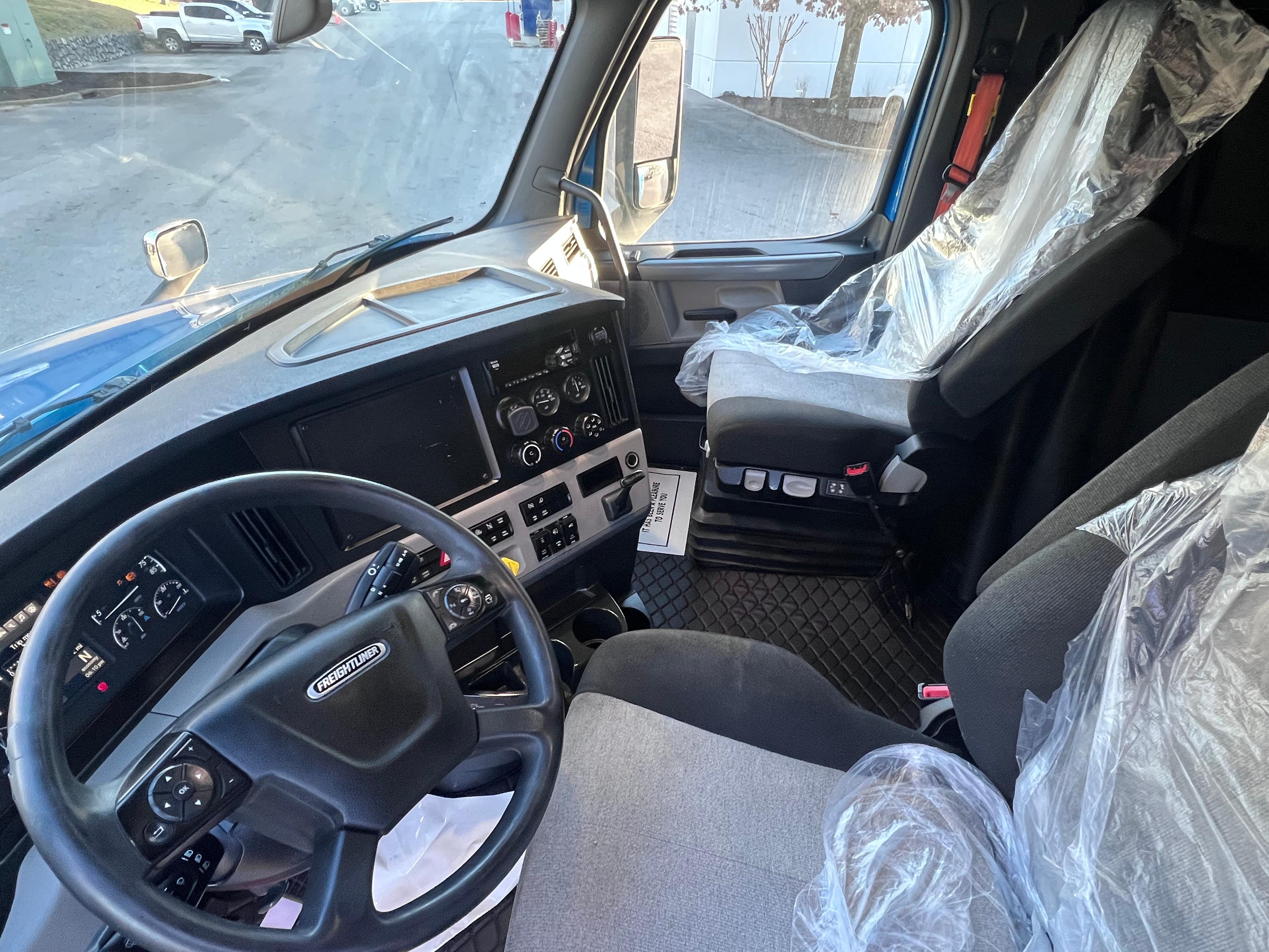 2020 Freightliner Cascadia in Nashville Isuzu, TN — photo 11