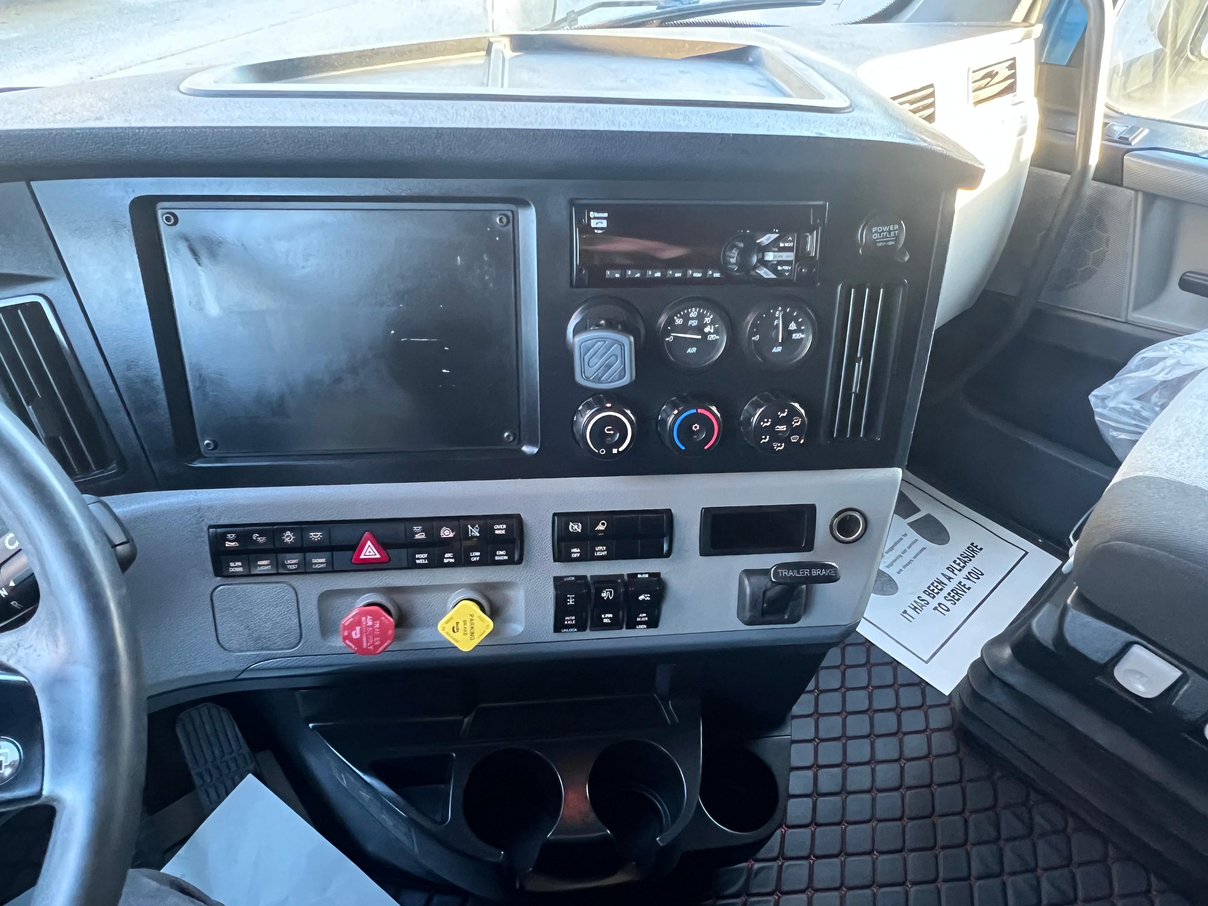 2020 Freightliner Cascadia in Nashville Isuzu, TN — photo 13