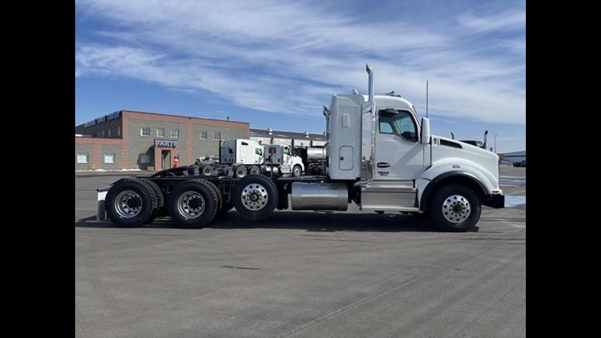 2026 Kenworth T880 in Bismarck — photo 6