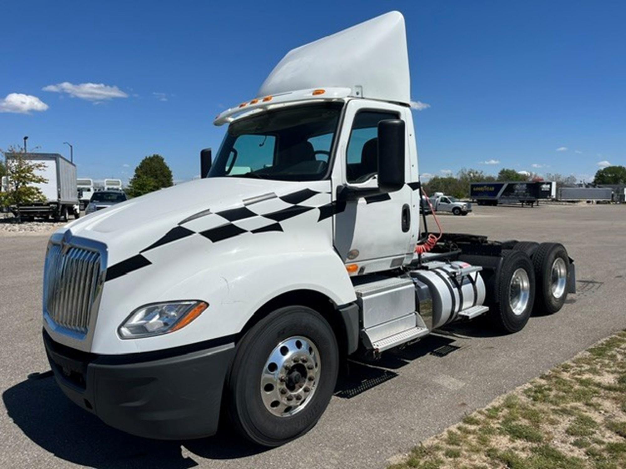 2018 International LT in MI — photo 2