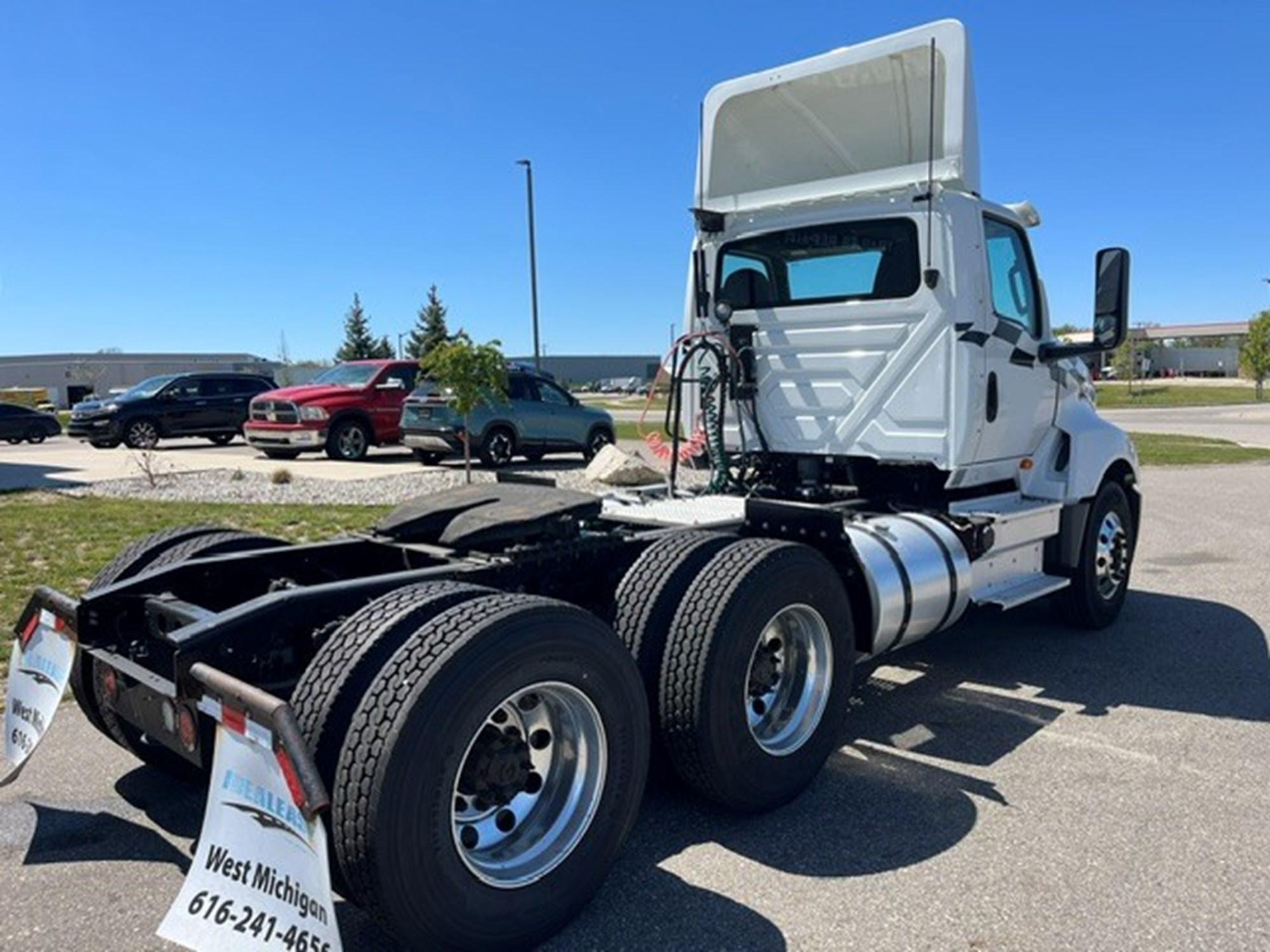 2018 International LT in MI — photo 4