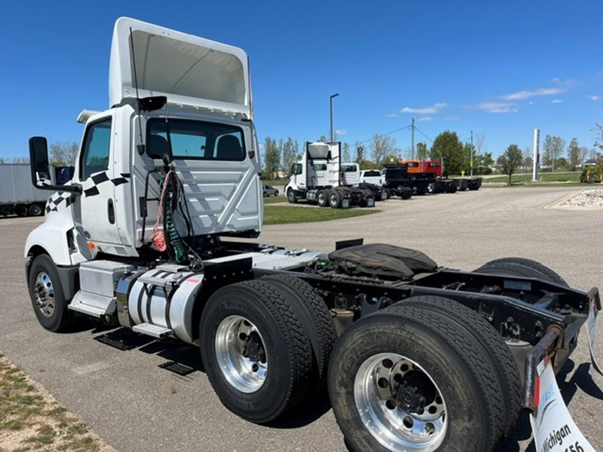2018 International LT in MI — photo 7