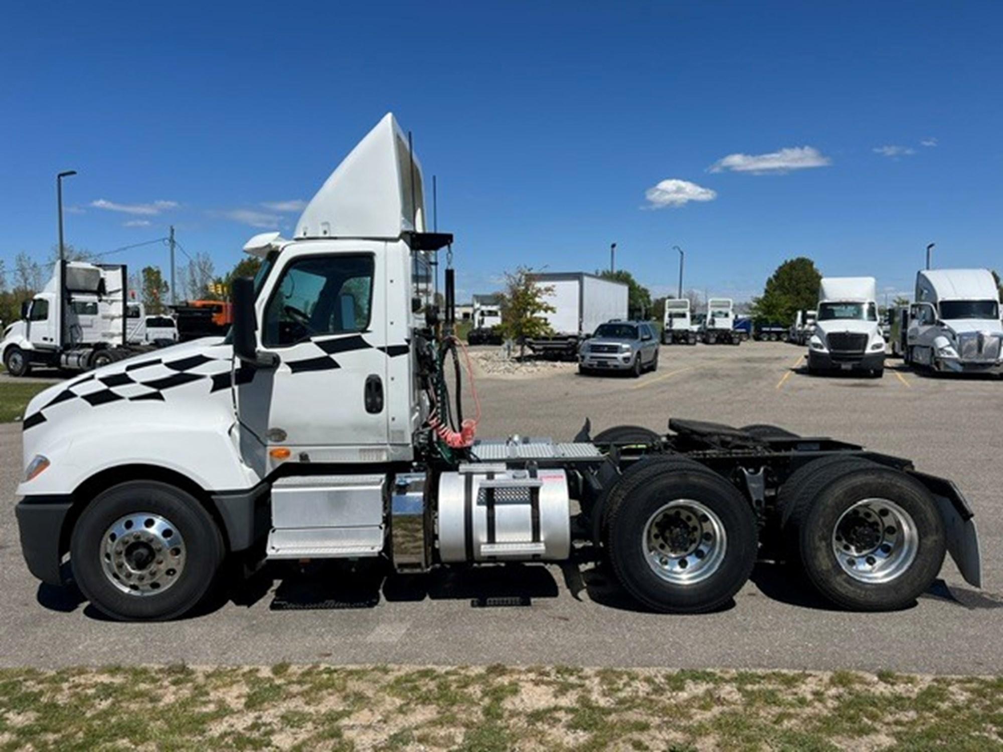 2018 International LT in MI — photo 8