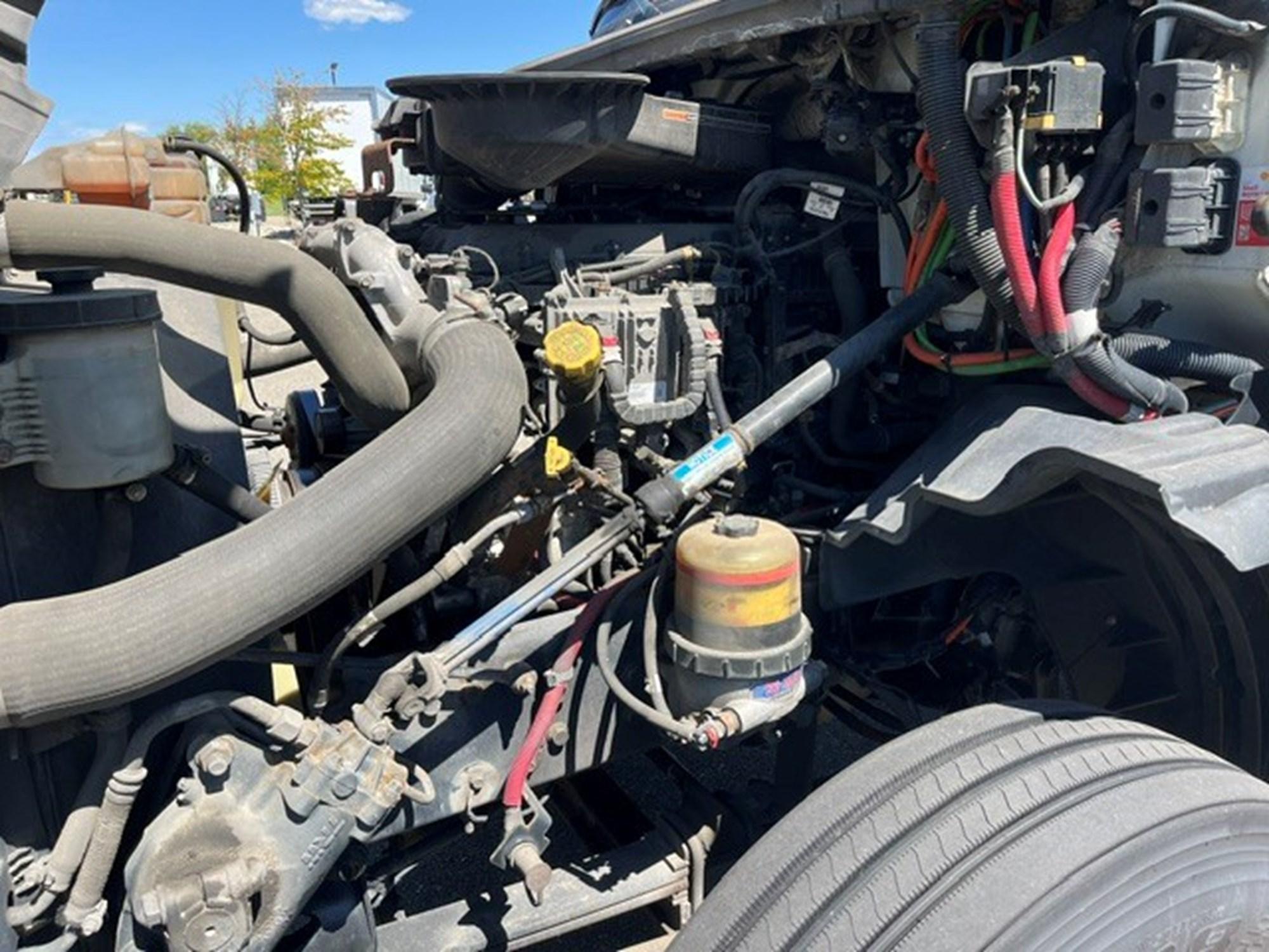 2018 International LT in MI — photo 9