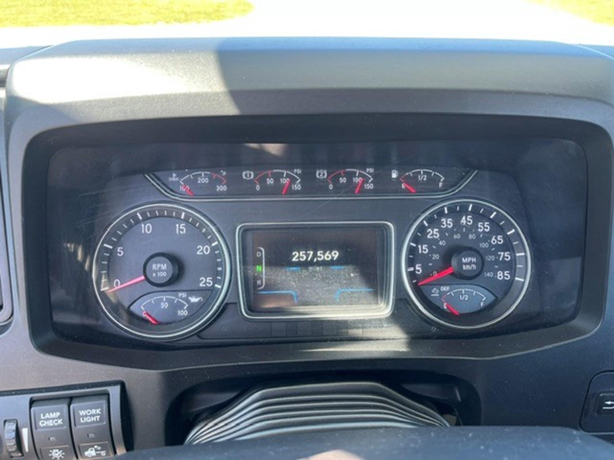 2018 International LT in MI — photo 11