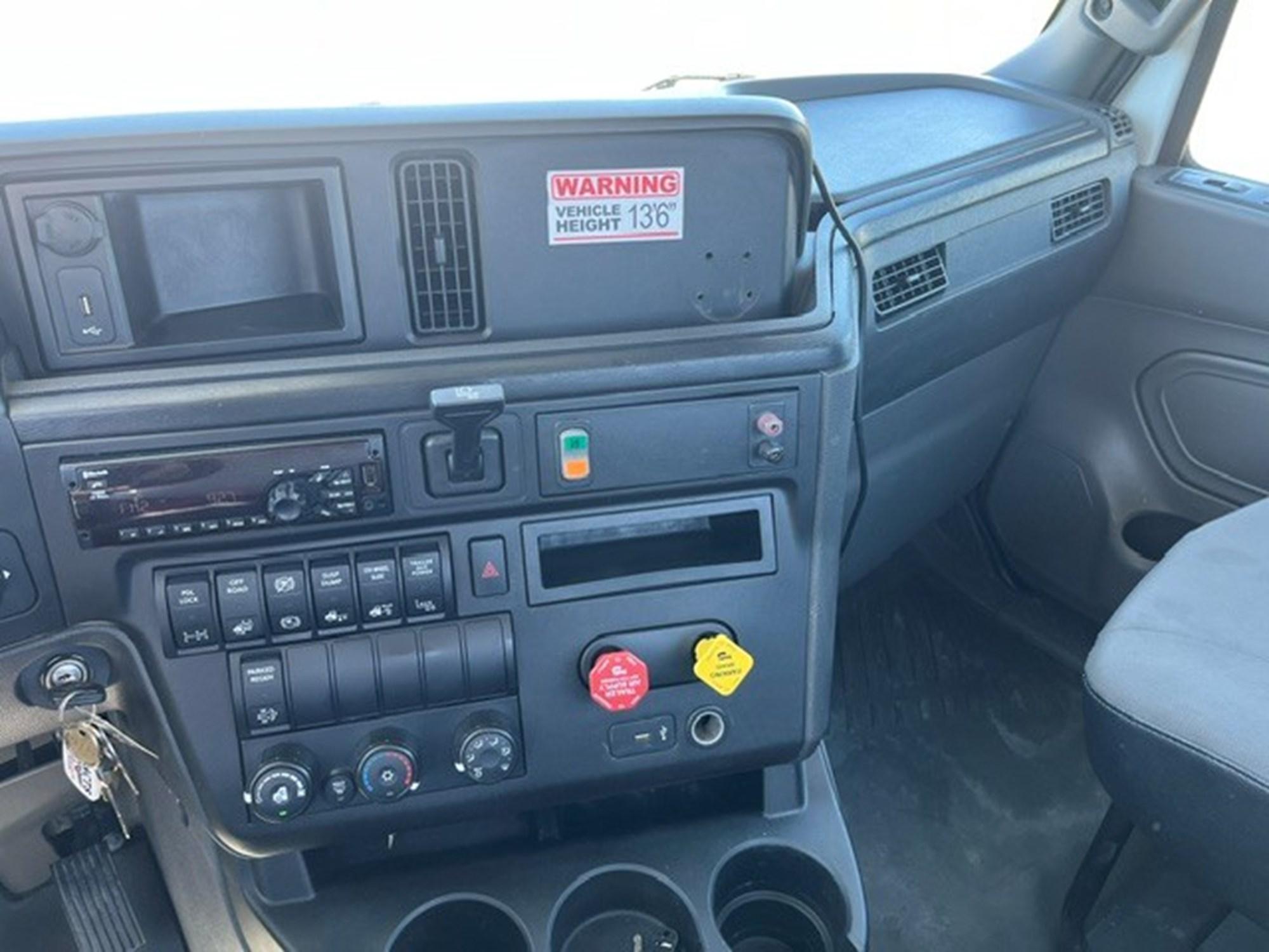 2018 International LT in MI — photo 12