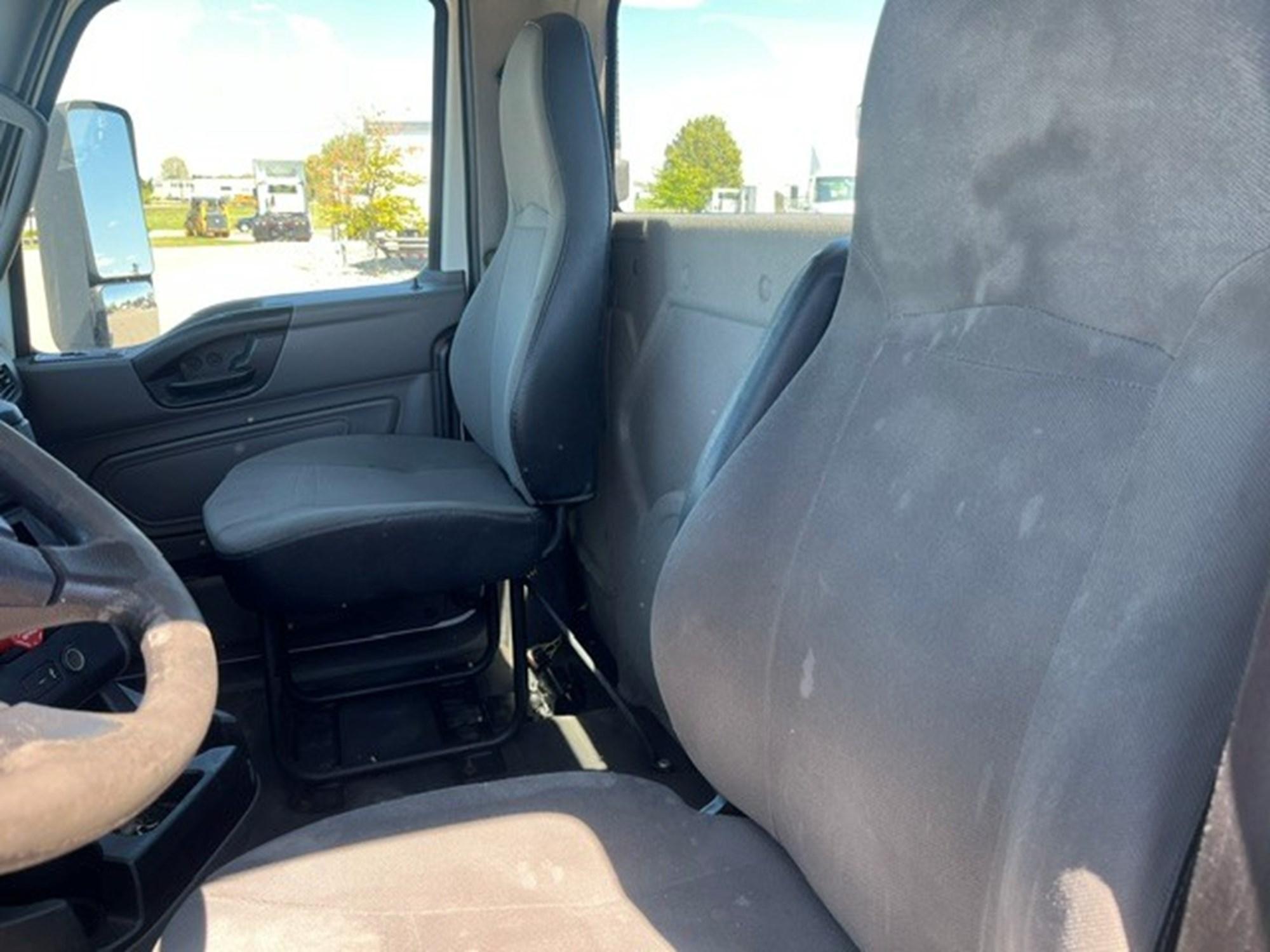 2018 International LT in MI — photo 13