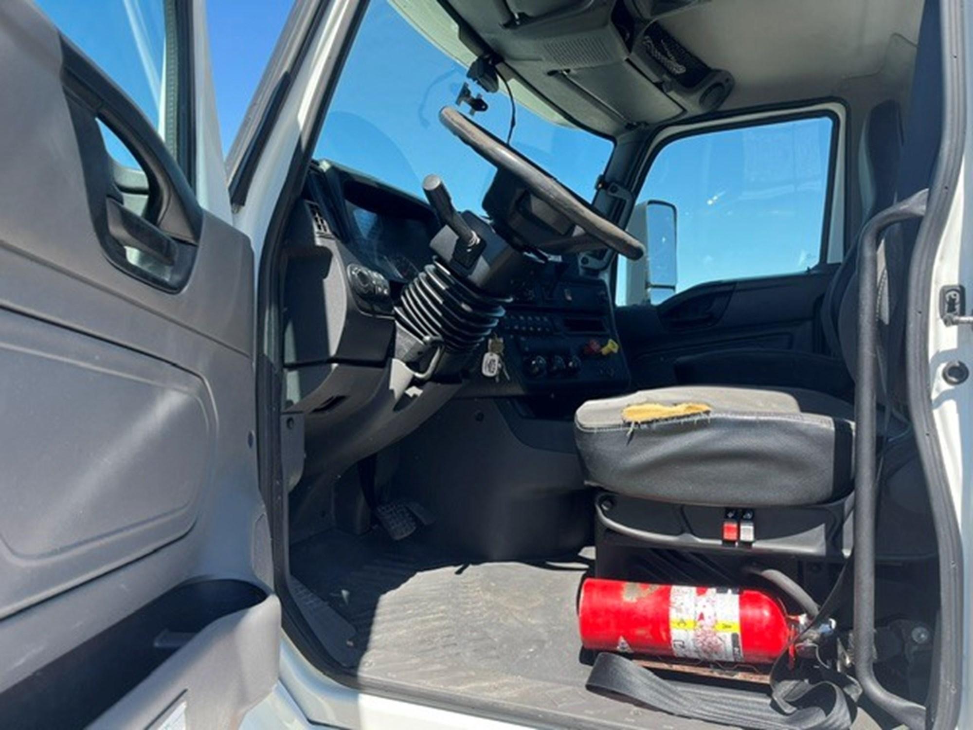 2018 International LT in MI — photo 14