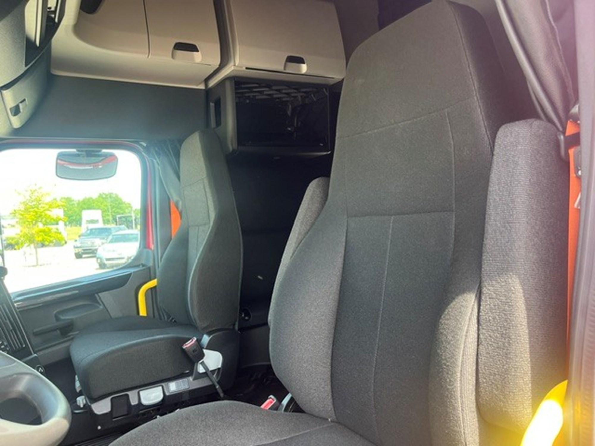 2026 Freightliner Cascadia in MI — photo 12