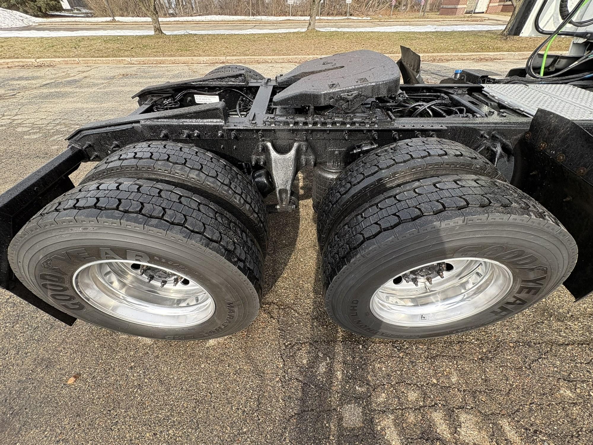 2021 International LT in West Michigan International, MI — photo 12