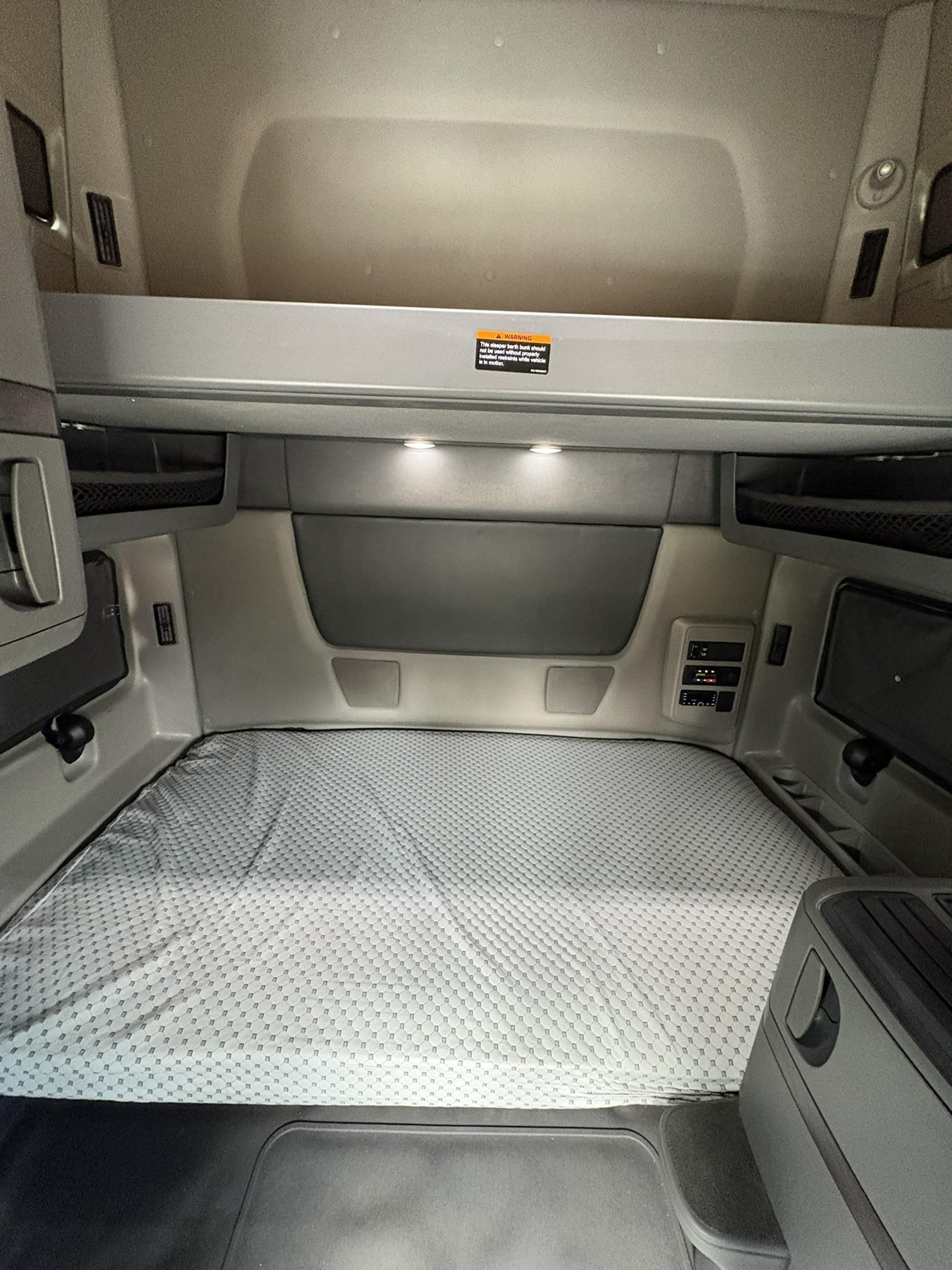 2024 International LT in West Michigan International, MI — photo 18