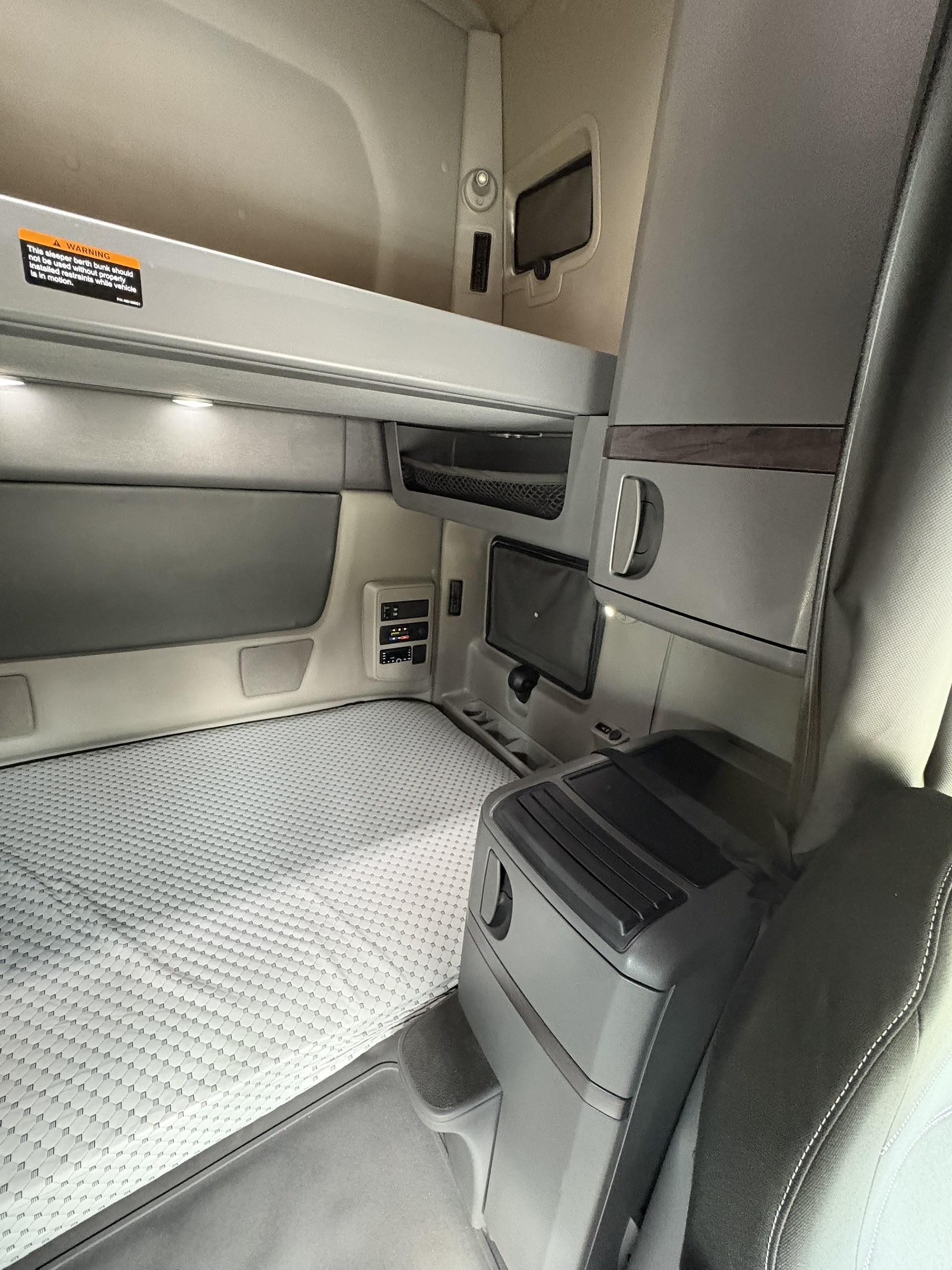 2024 International LT in West Michigan International, MI — photo 19