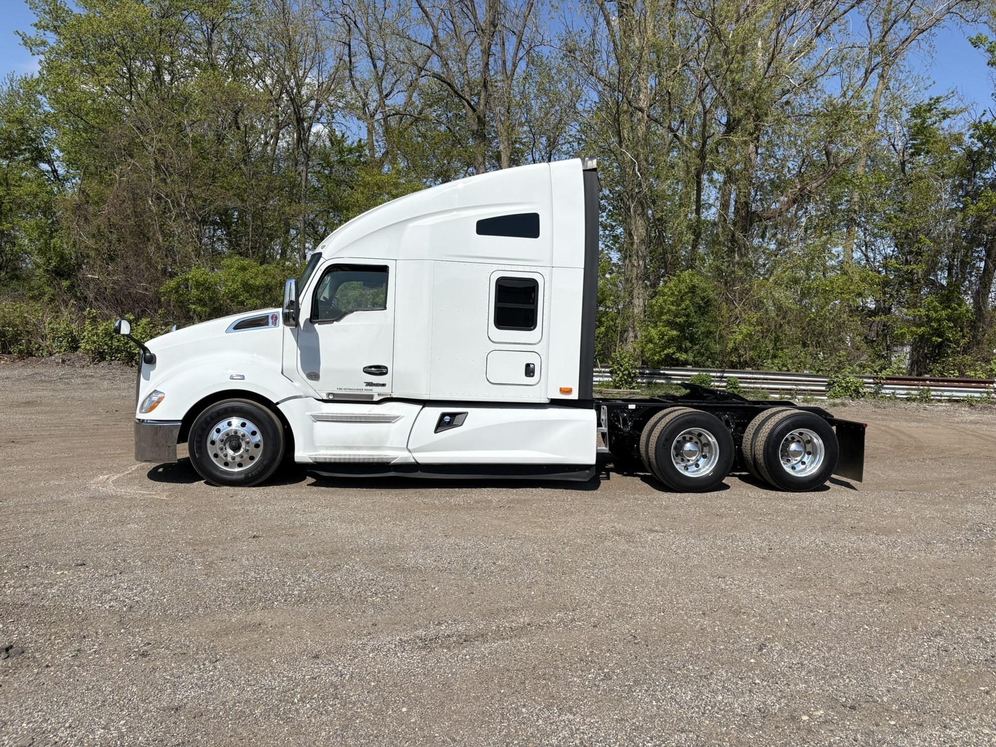 2022 Kenworth T680 in West Michigan International, MI — photo 2