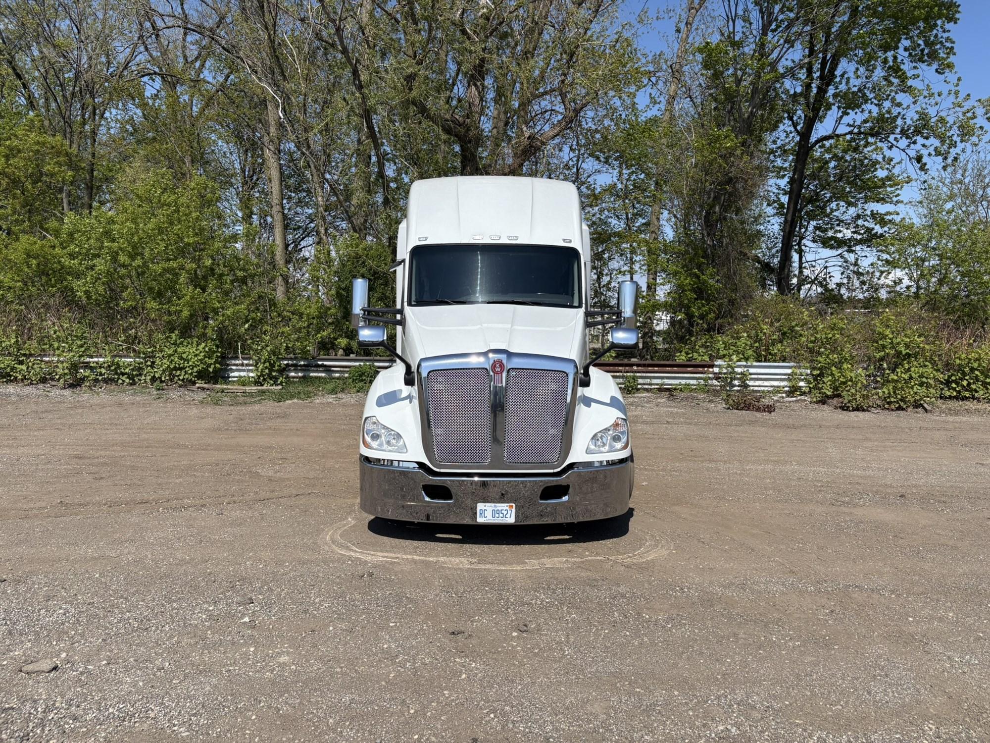 2022 Kenworth T680 in West Michigan International, MI — photo 3