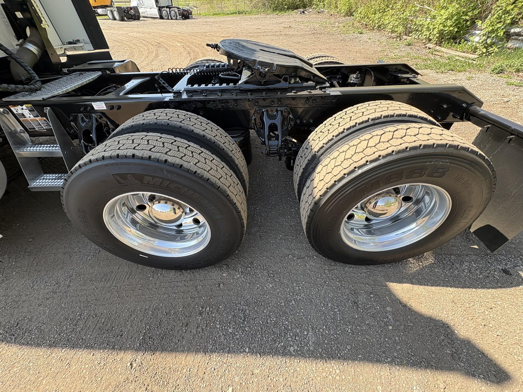 2022 Kenworth T680 in West Michigan International, MI — photo 9