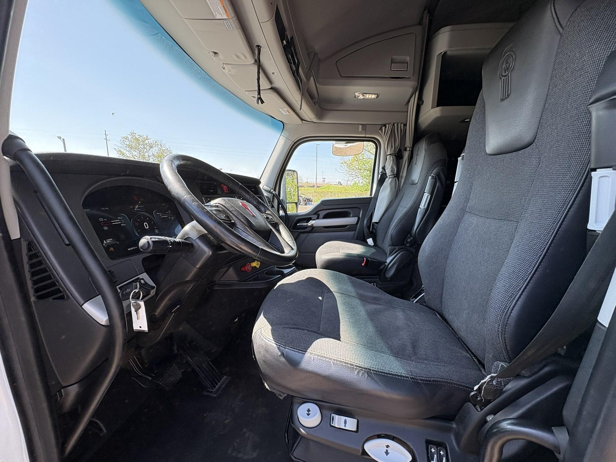 2022 Kenworth T680 in West Michigan International, MI — photo 14
