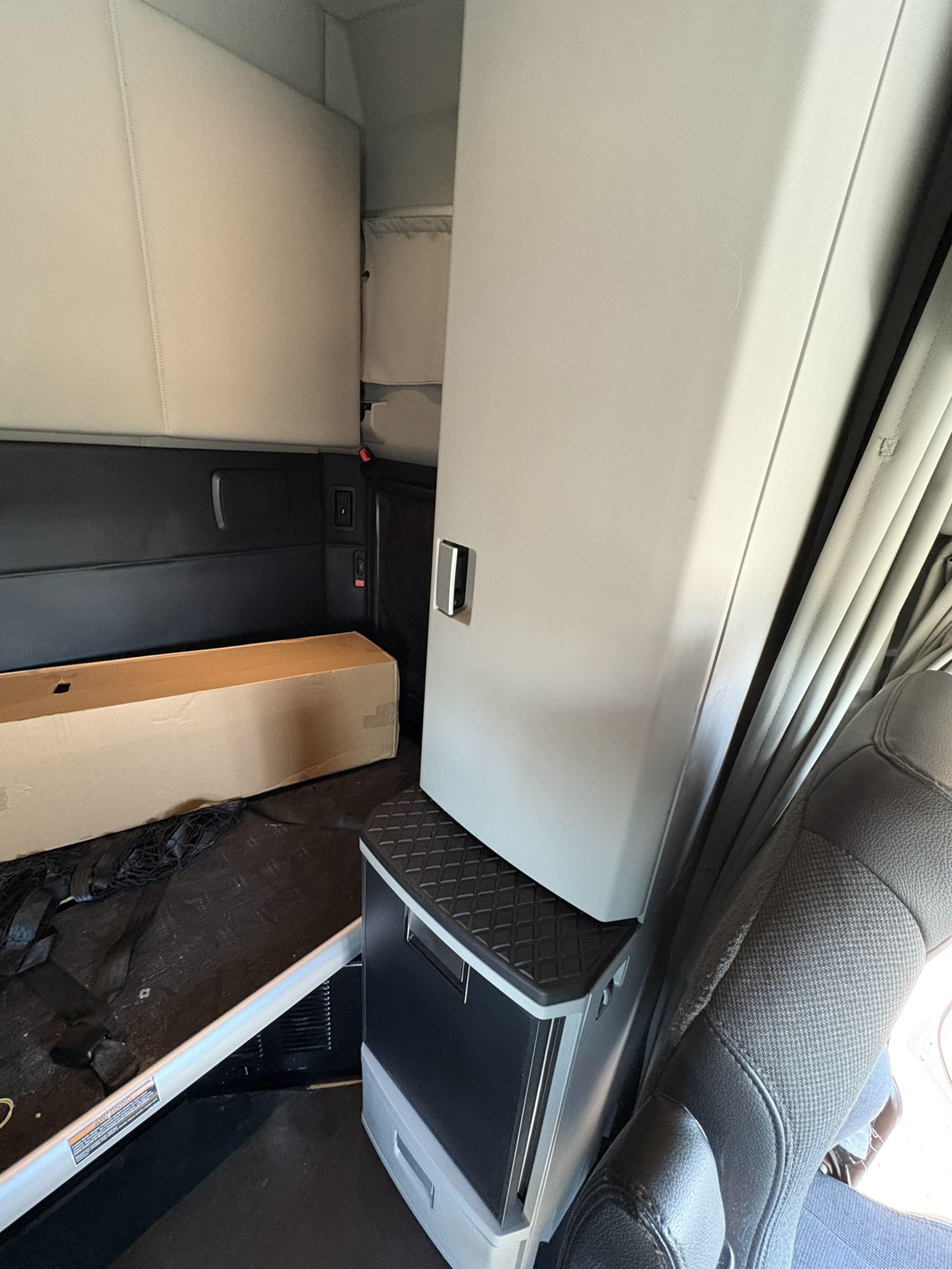 2022 Kenworth T680 in West Michigan International, MI — photo 18