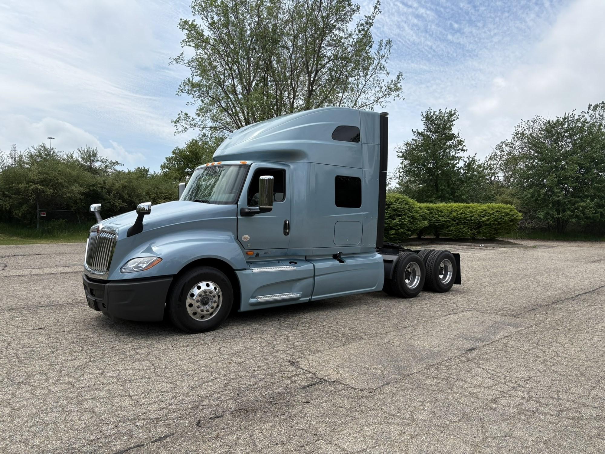 2022 International LT