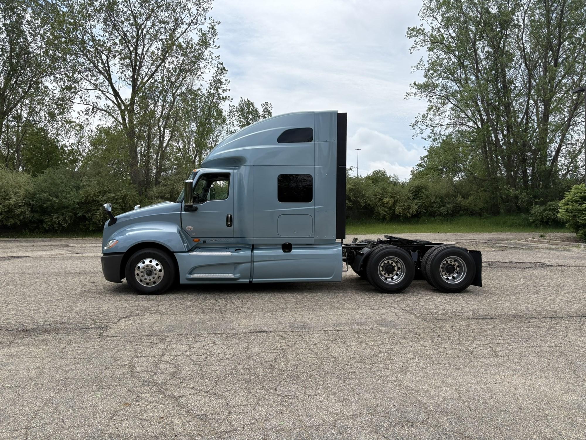 2022 International LT in West Michigan International, MI — photo 2