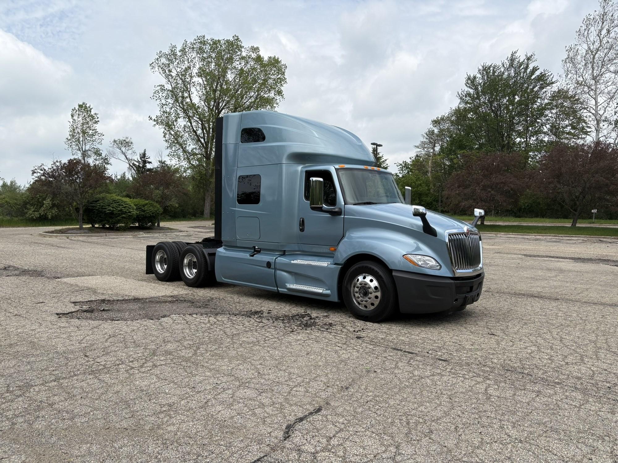2022 International LT in West Michigan International, MI — photo 4
