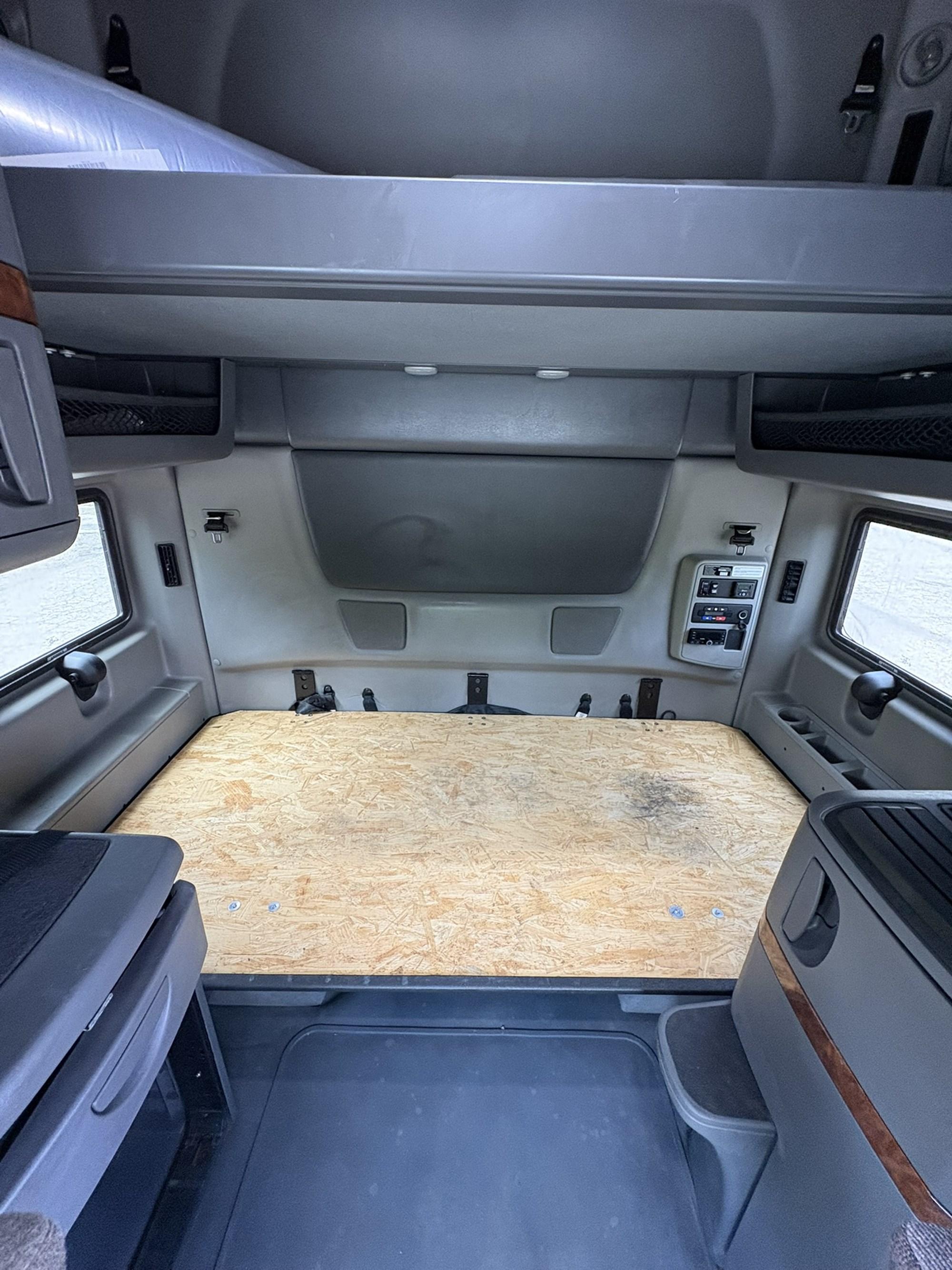 2022 International LT in West Michigan International, MI — photo 17
