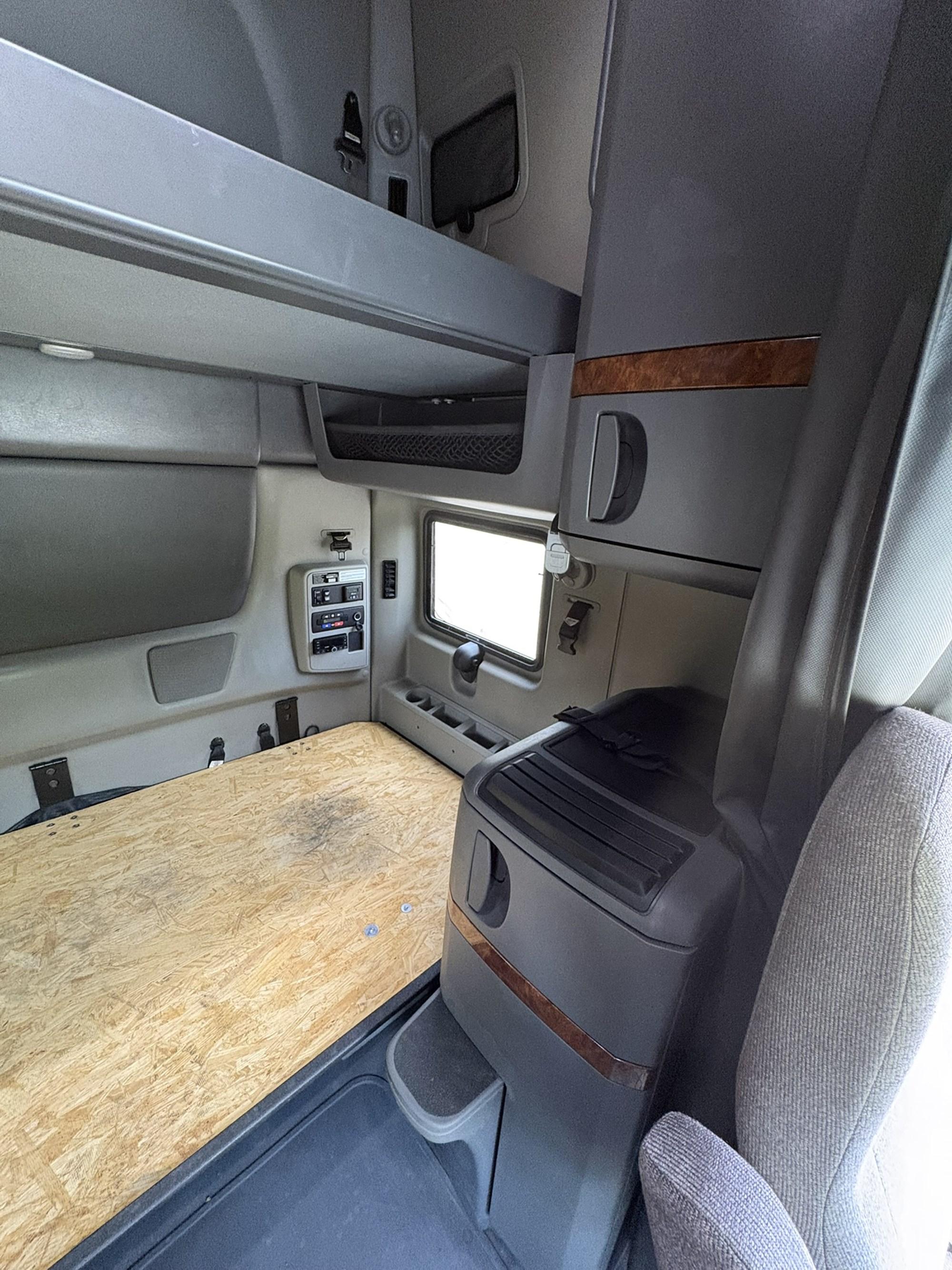 2022 International LT in West Michigan International, MI — photo 18