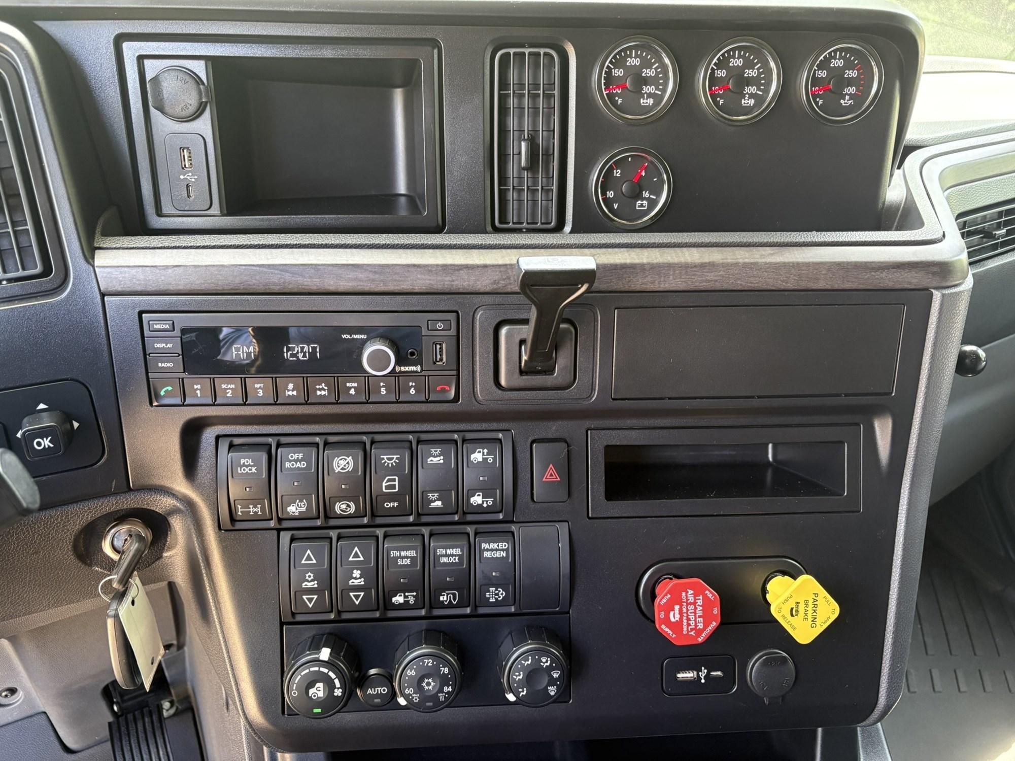 2025 International LT in West Michigan International, MI — photo 16