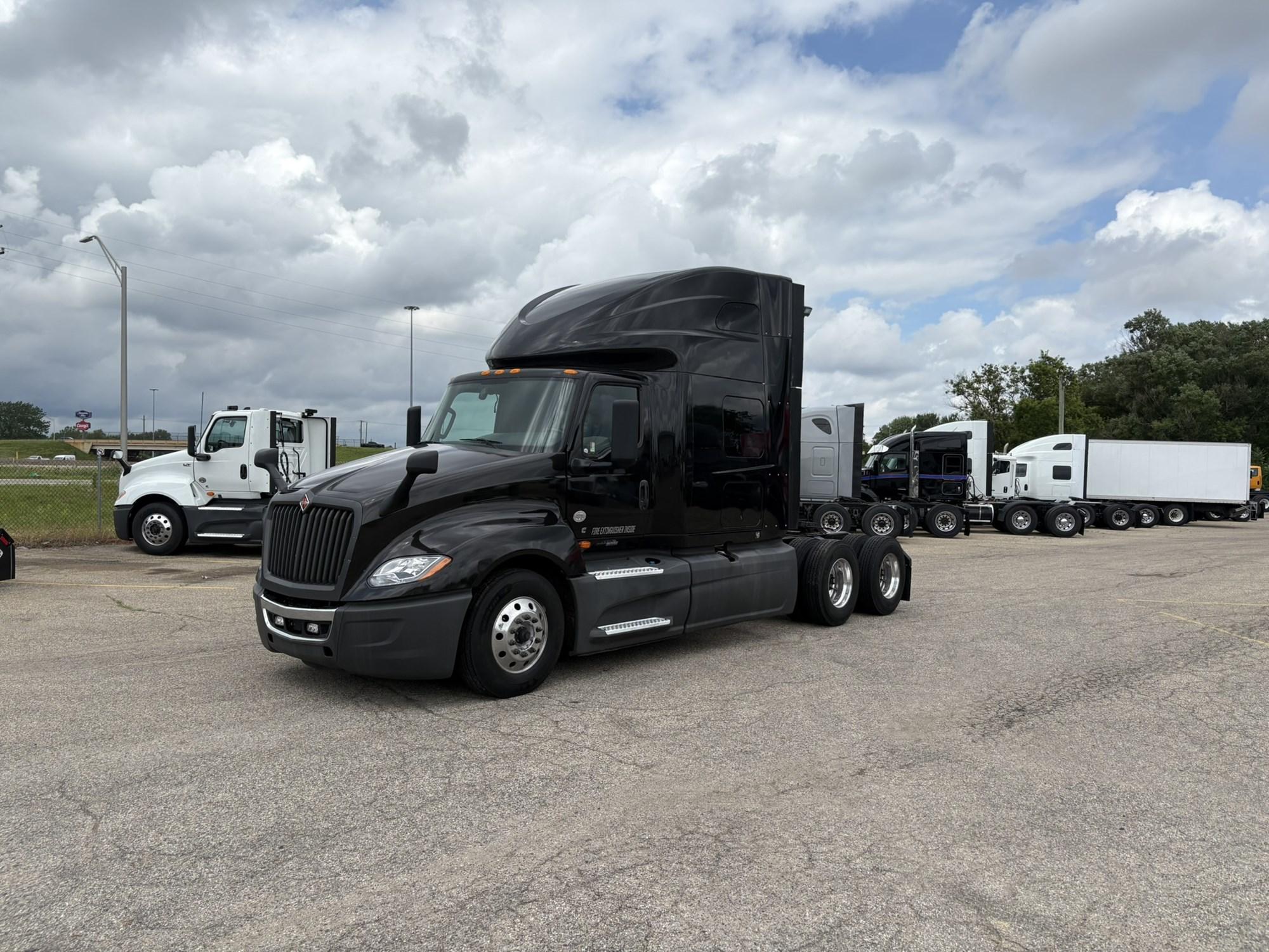 2022 International LT