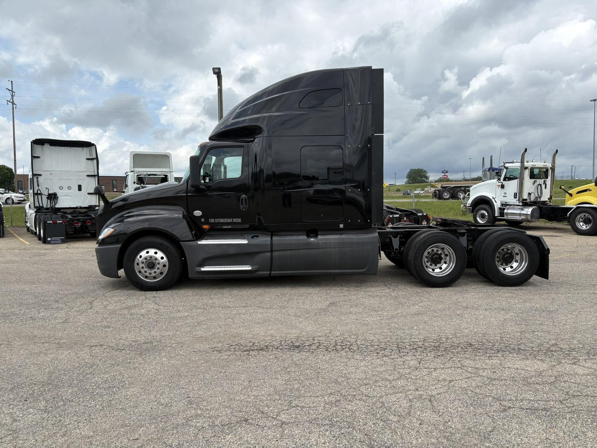 2022 International LT in West Michigan International, MI — photo 2