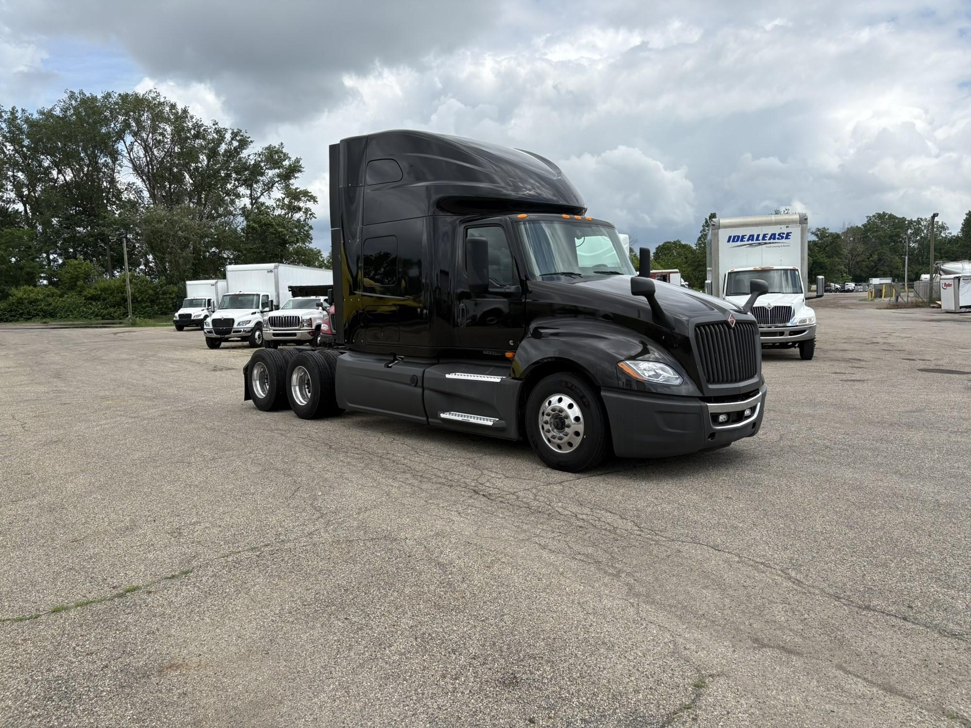 2022 International LT in West Michigan International, MI — photo 4