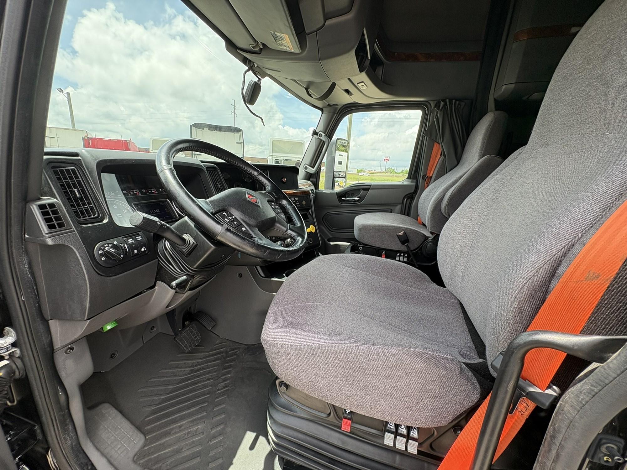 2022 International LT in West Michigan International, MI — photo 15