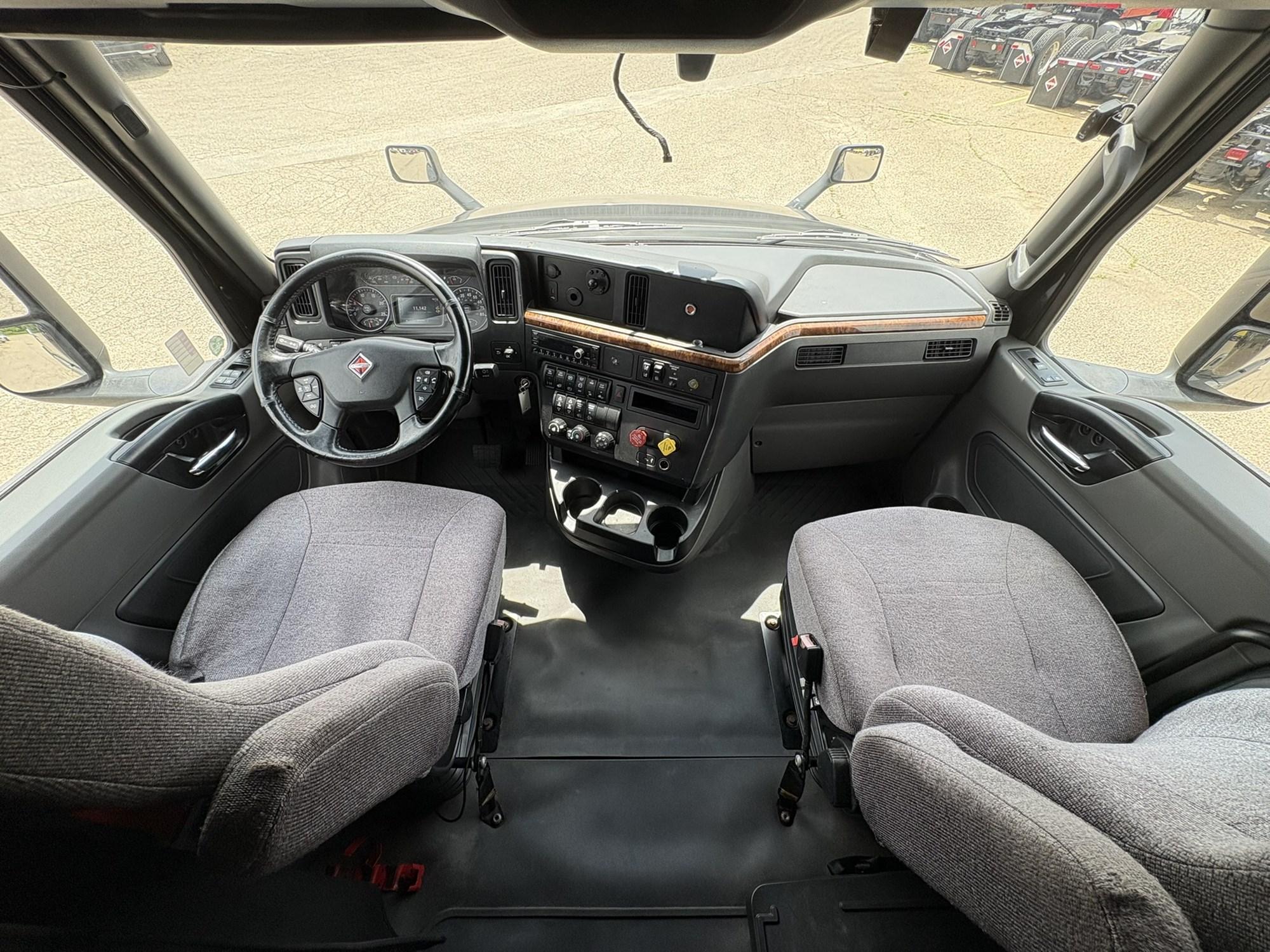 2022 International LT in West Michigan International, MI — photo 17